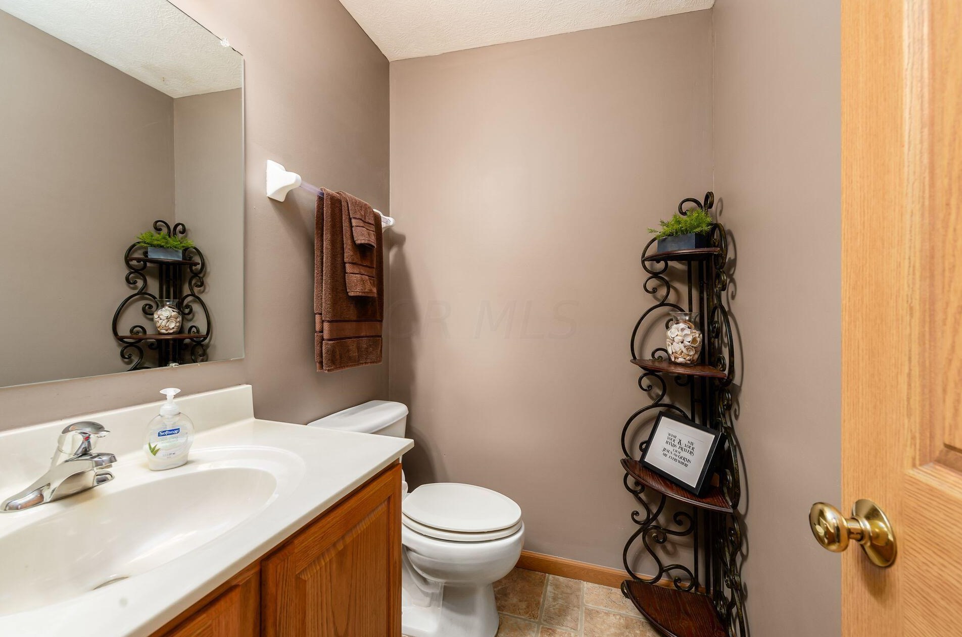 6811 Riding Trl Dr, Cnl Wnchstr OH  43110-7824 exterior