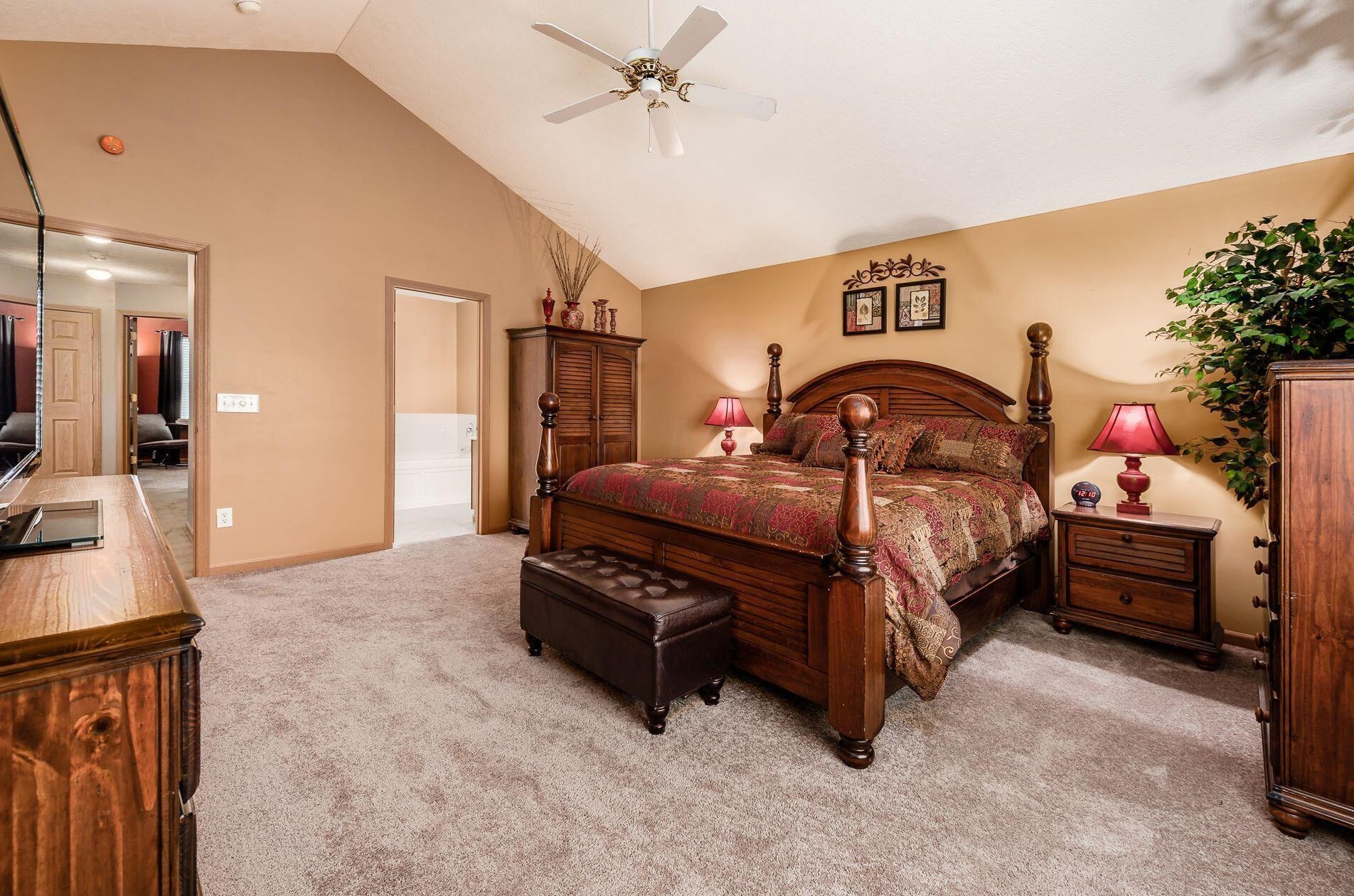 6811 Riding Trl Dr, Cnl Wnchstr OH  43110-7824 exterior