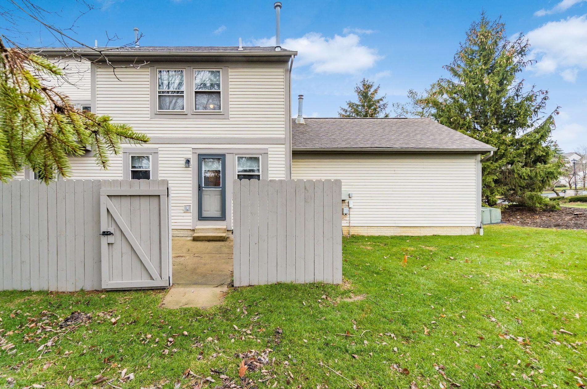 1047 Pinewood Ln, Columbus OH 43230-3667 exterior