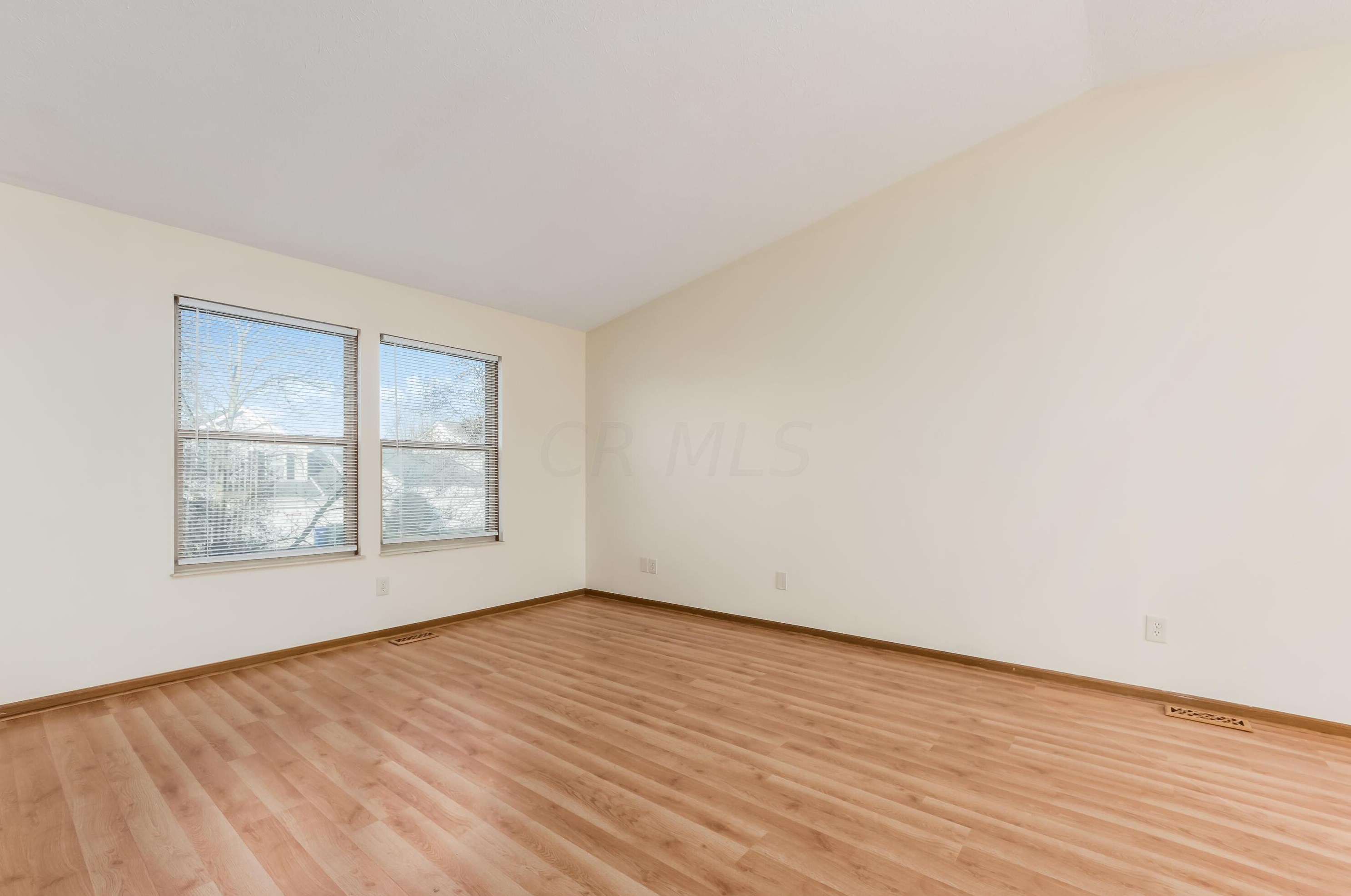 1308 Pinnacle Dr, Columbus OH 43204-1776 exterior