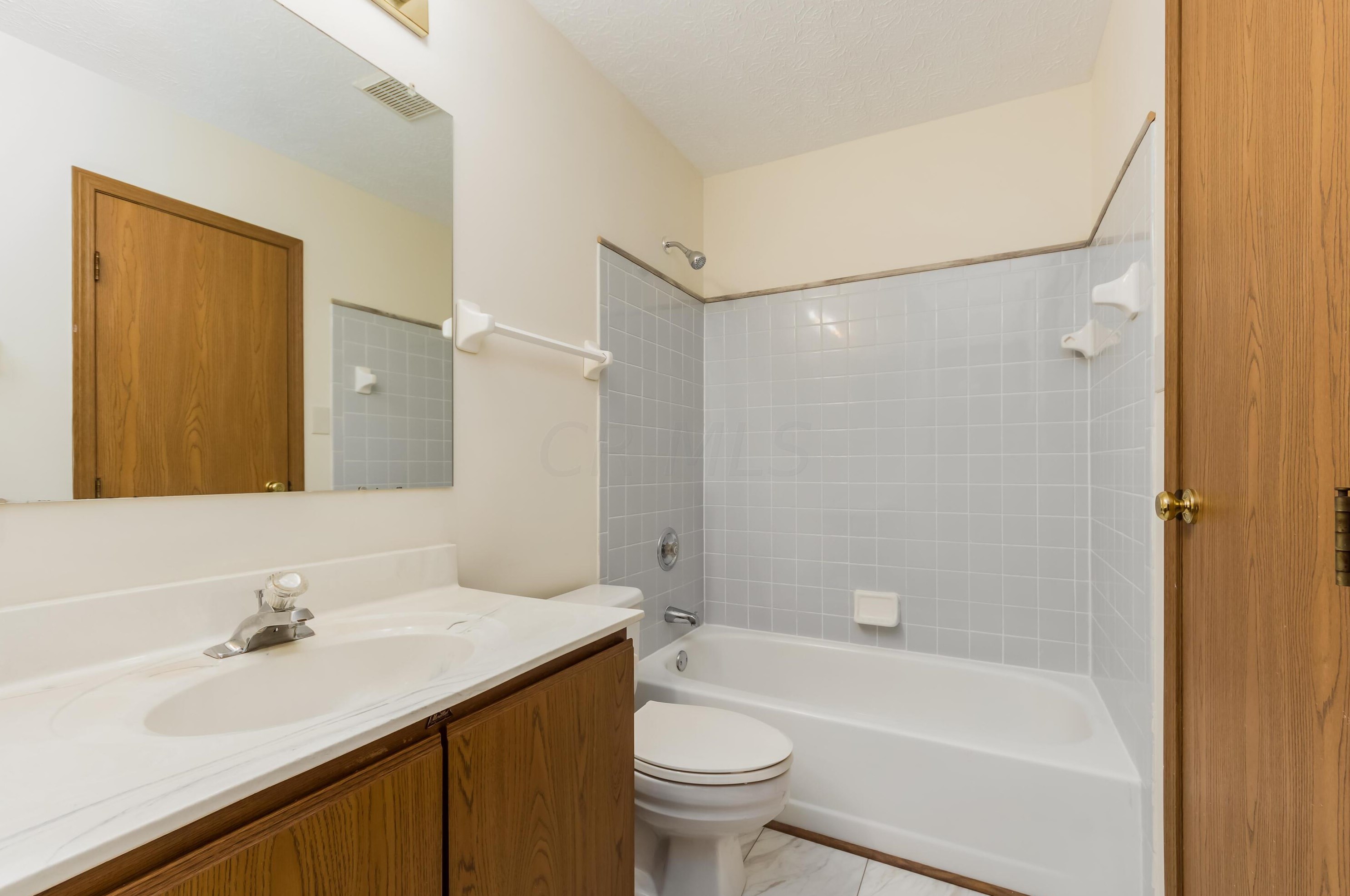 1308 Pinnacle Dr, Columbus OH 43204-1776 exterior