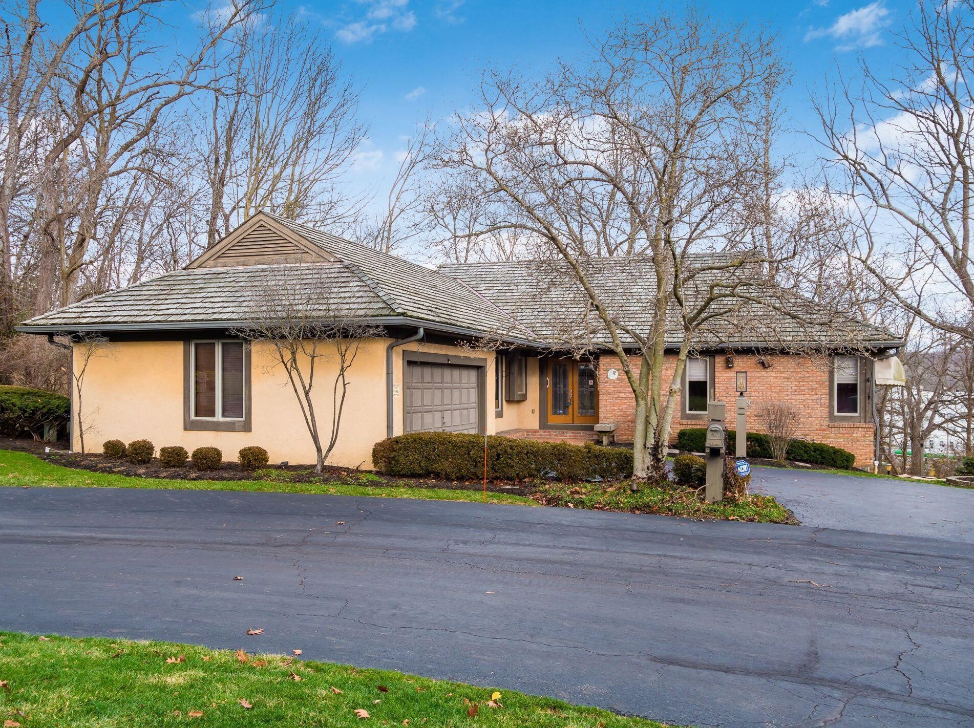 730 Old Oak Trce, Columbus OH 43235-1760 exterior