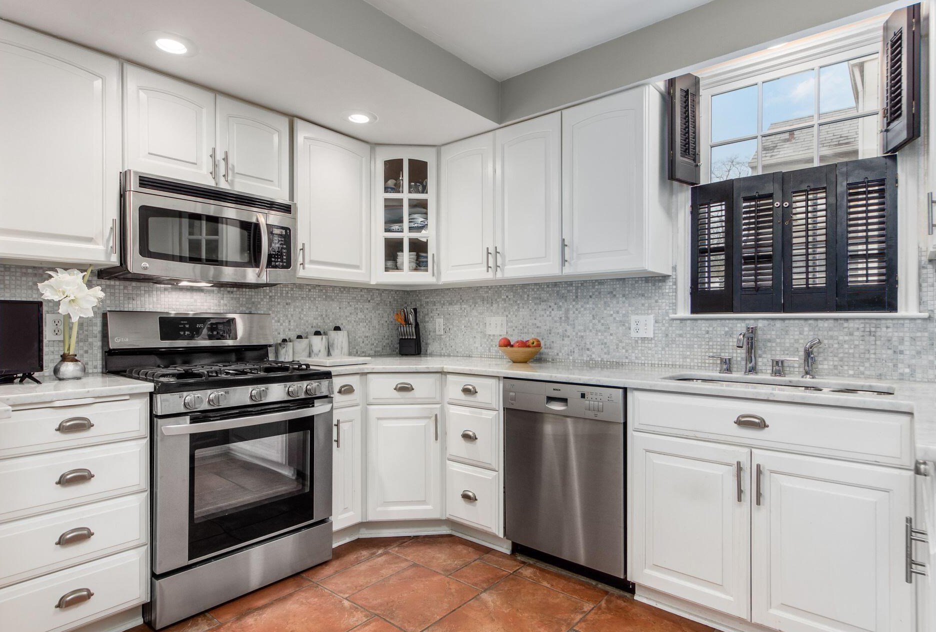 1740 Essex Rd, Columbus OH 43221-3845 exterior