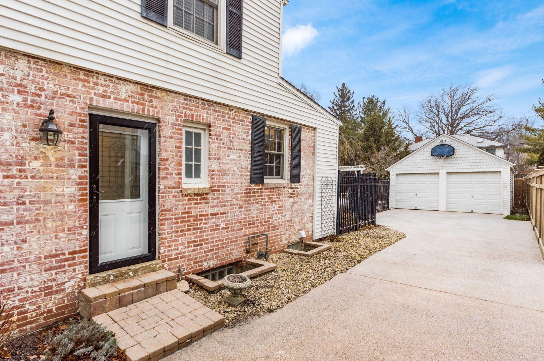 1740 Essex Rd, Columbus OH 43221-3845 exterior