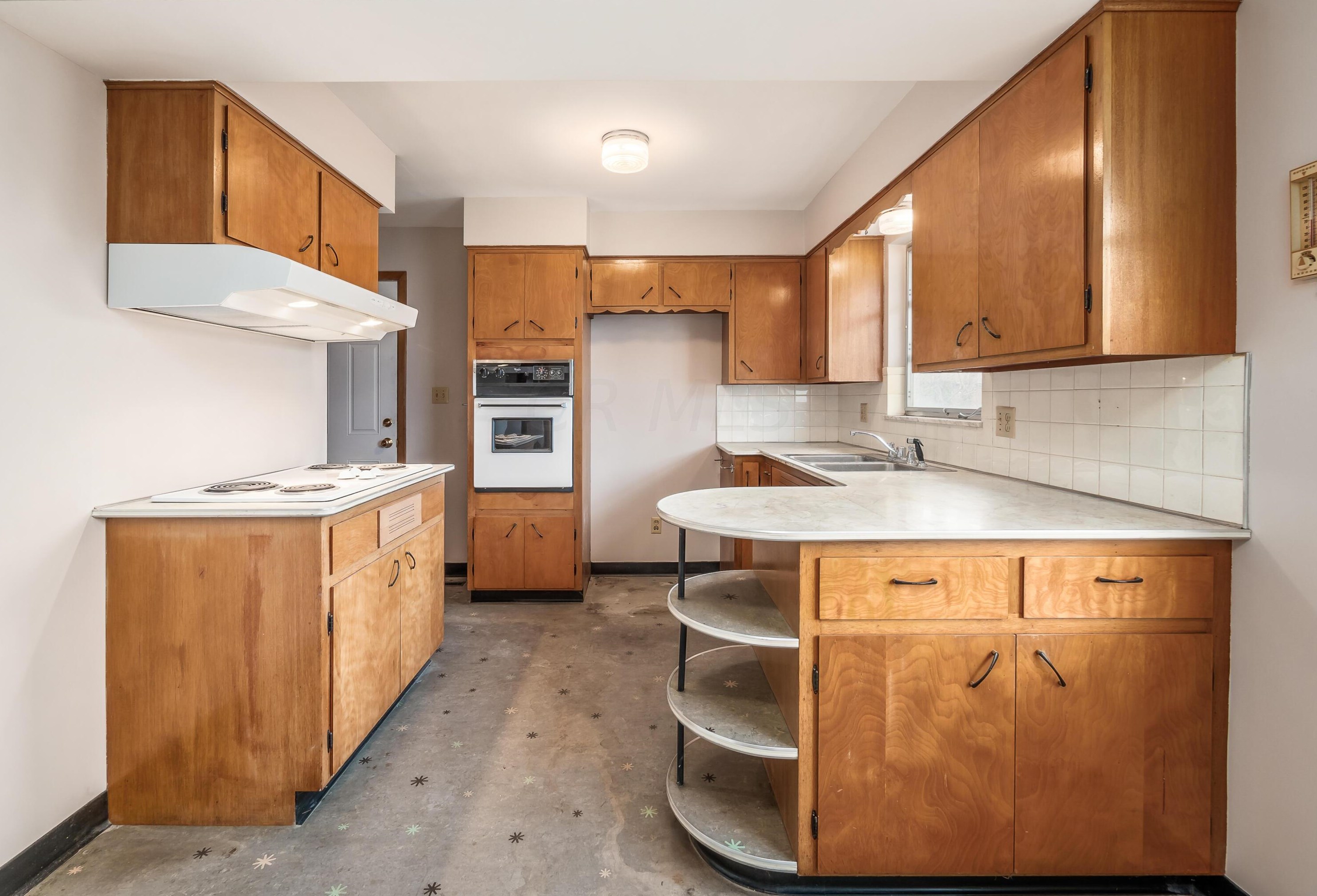 5033 Amesbury Way, Columbus OH 43228-1242 exterior