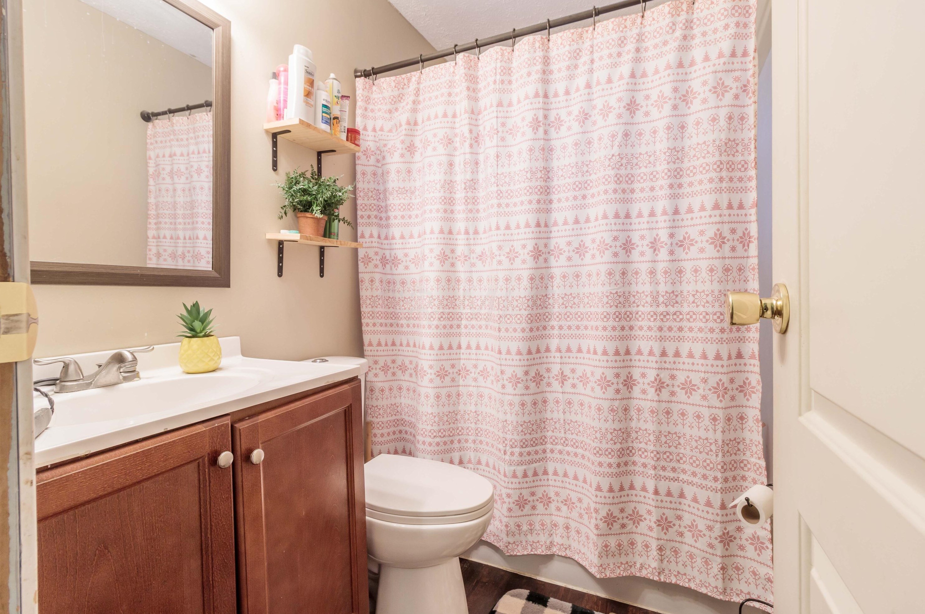 2831 Dolby Dr, Columbus OH 43207-3649 exterior