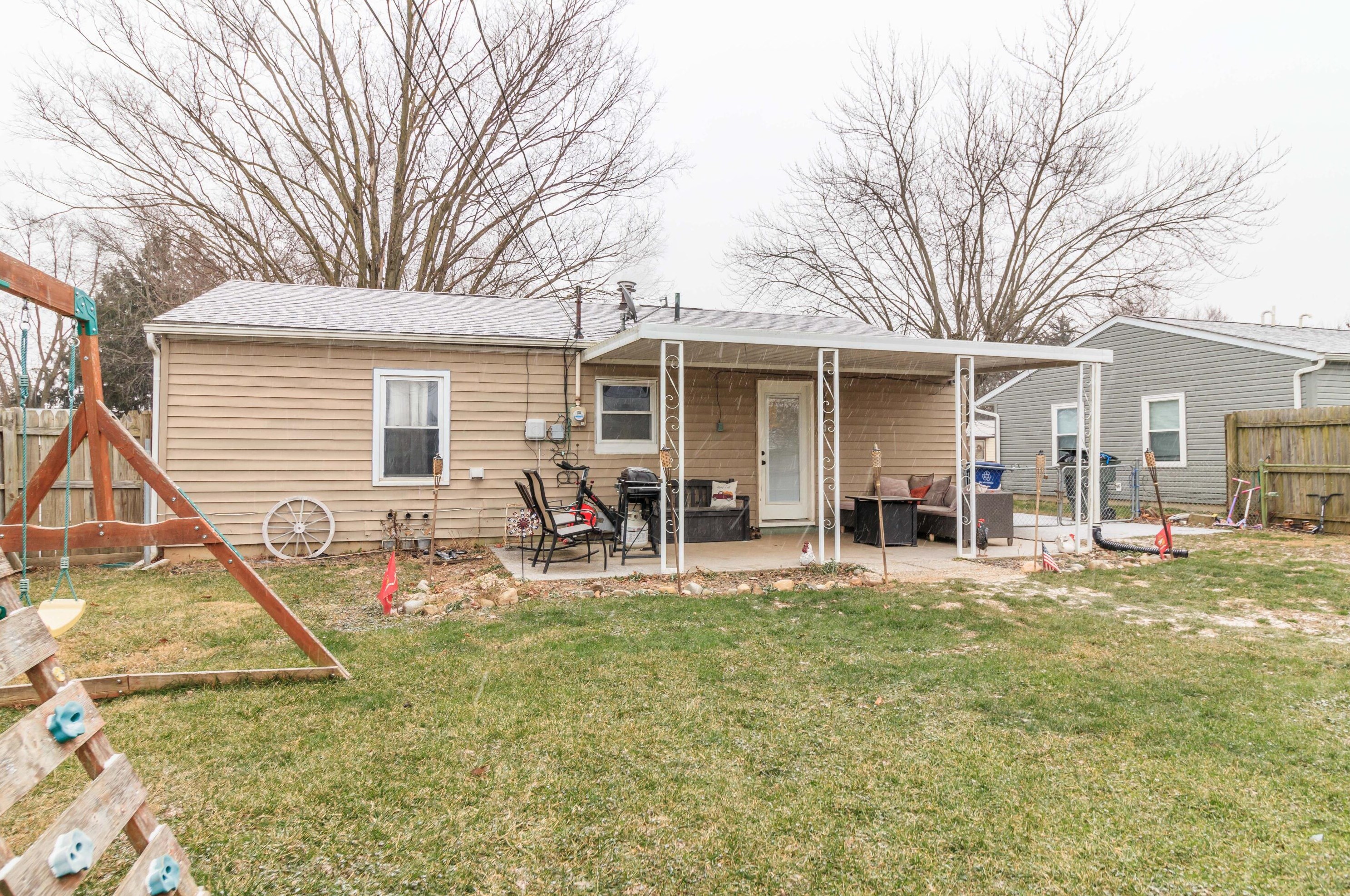 2831 Dolby Dr, Columbus OH 43207-3649 exterior