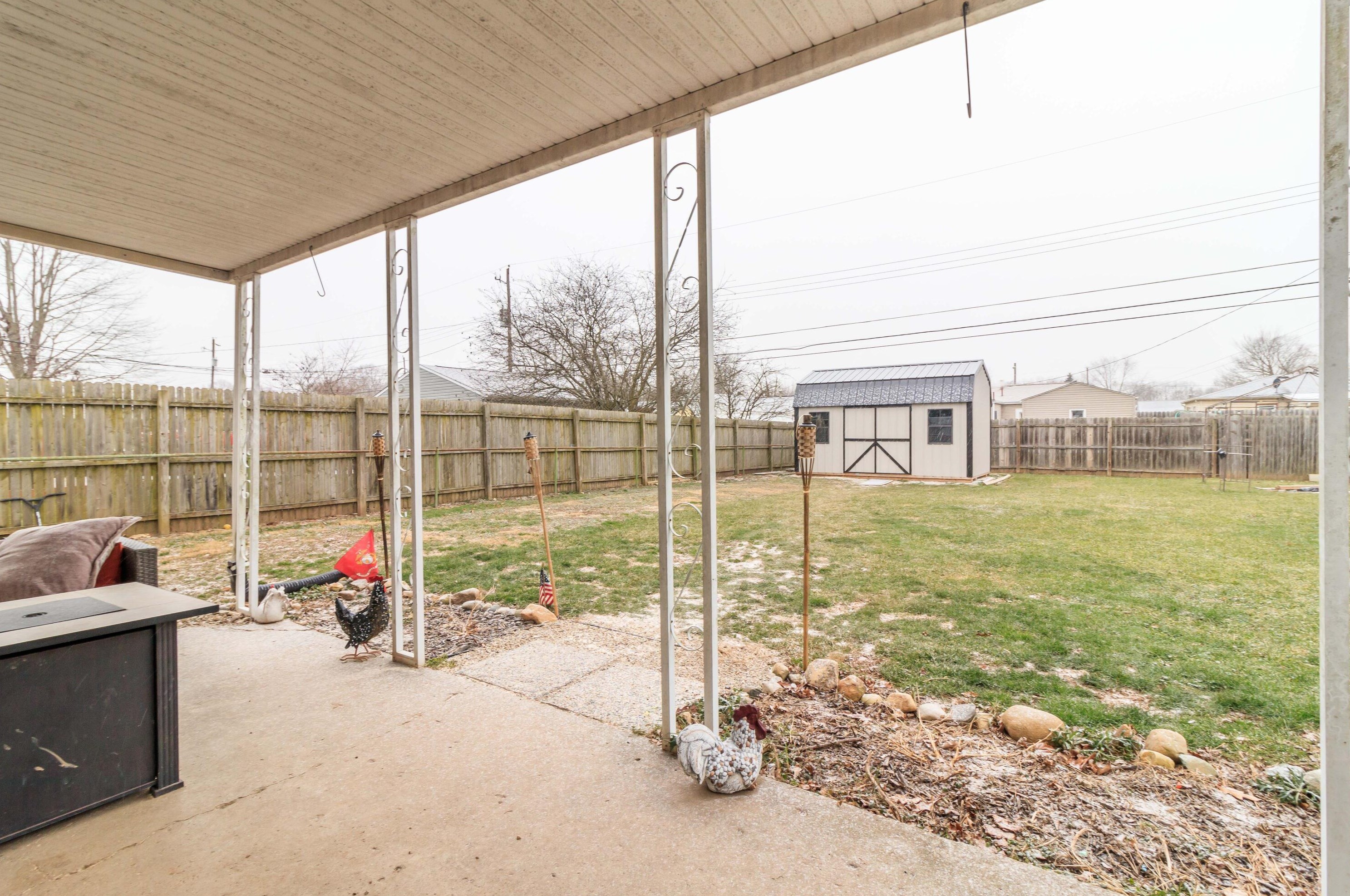 2831 Dolby Dr, Columbus OH 43207-3649 exterior