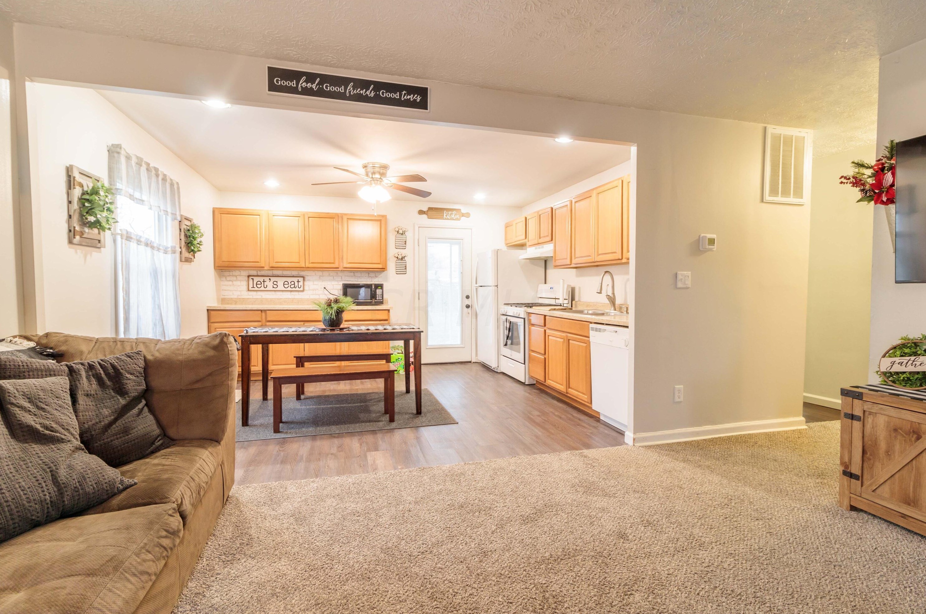 2831 Dolby Dr, Columbus OH 43207-3649 exterior