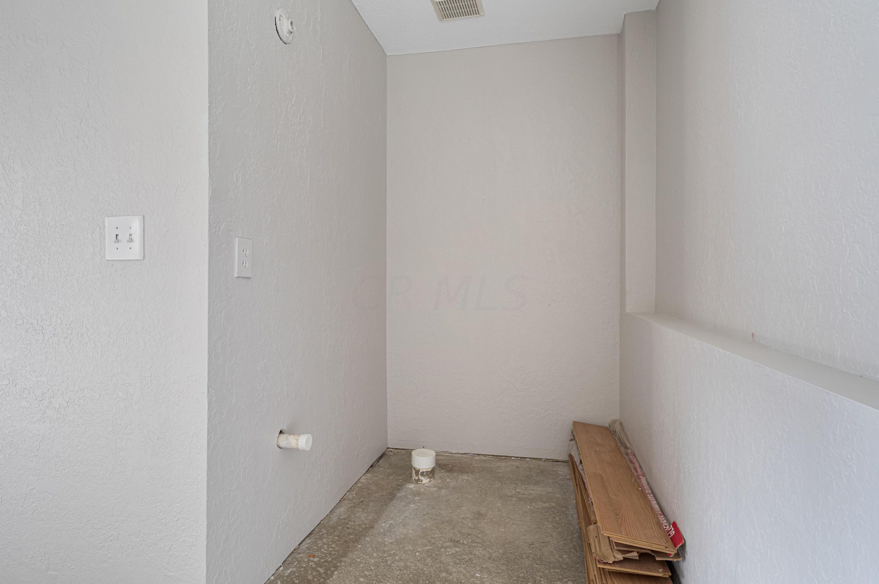 1124 Rendezvous Ln, Columbus OH 43207-7208 exterior