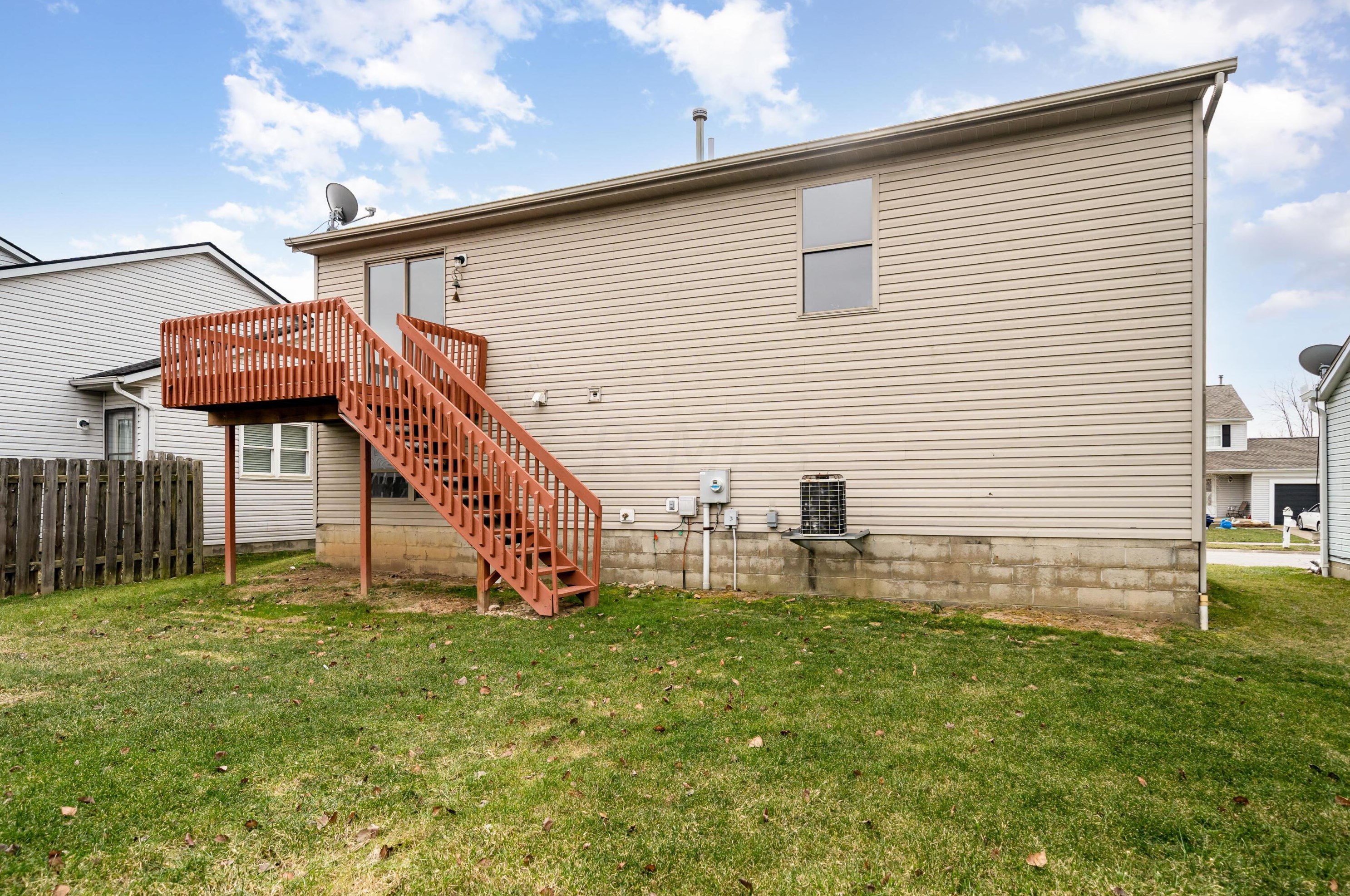 1124 Rendezvous Ln, Columbus OH 43207-7208 exterior