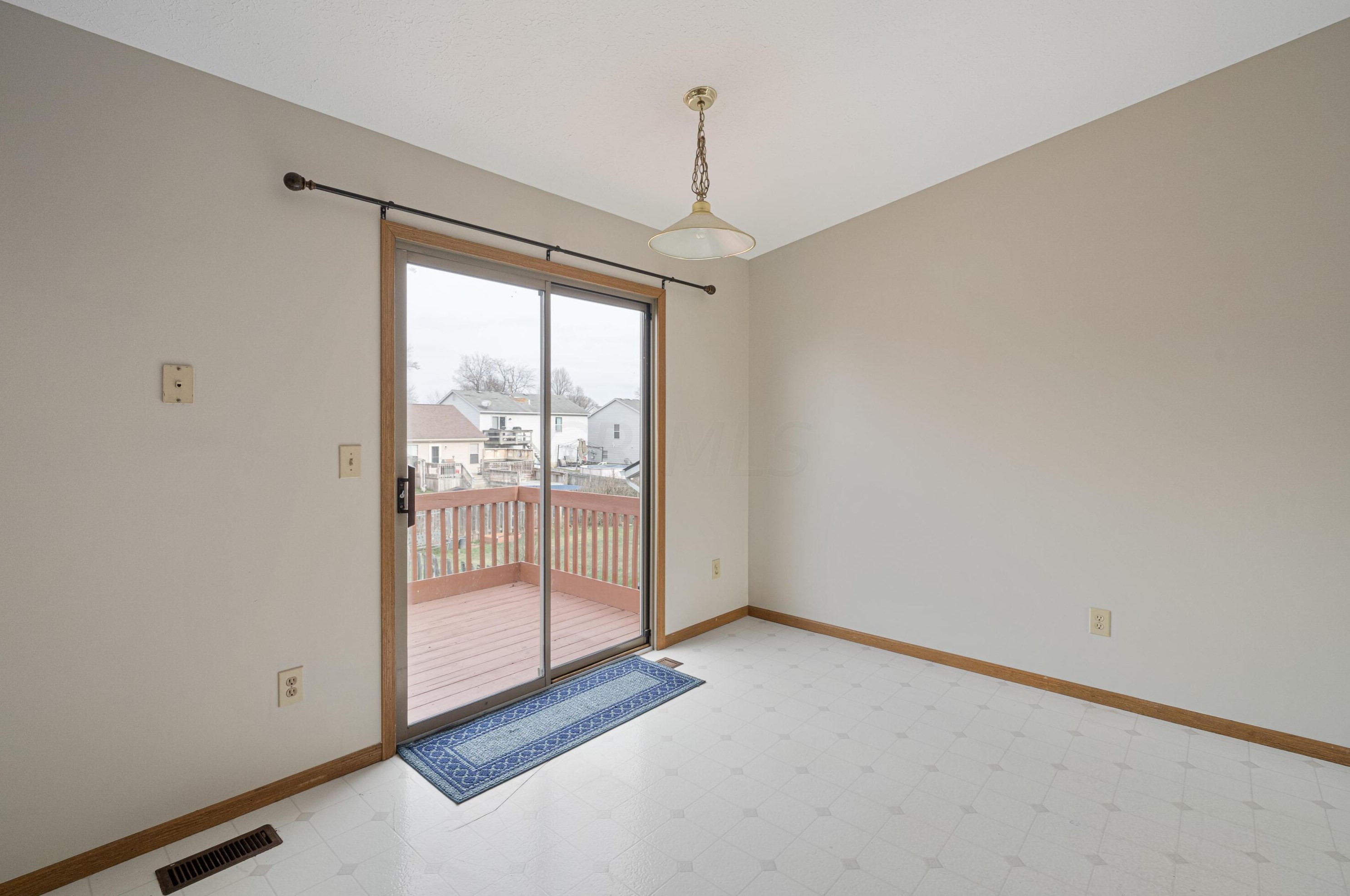 1124 Rendezvous Ln, Columbus OH 43207-7208 exterior