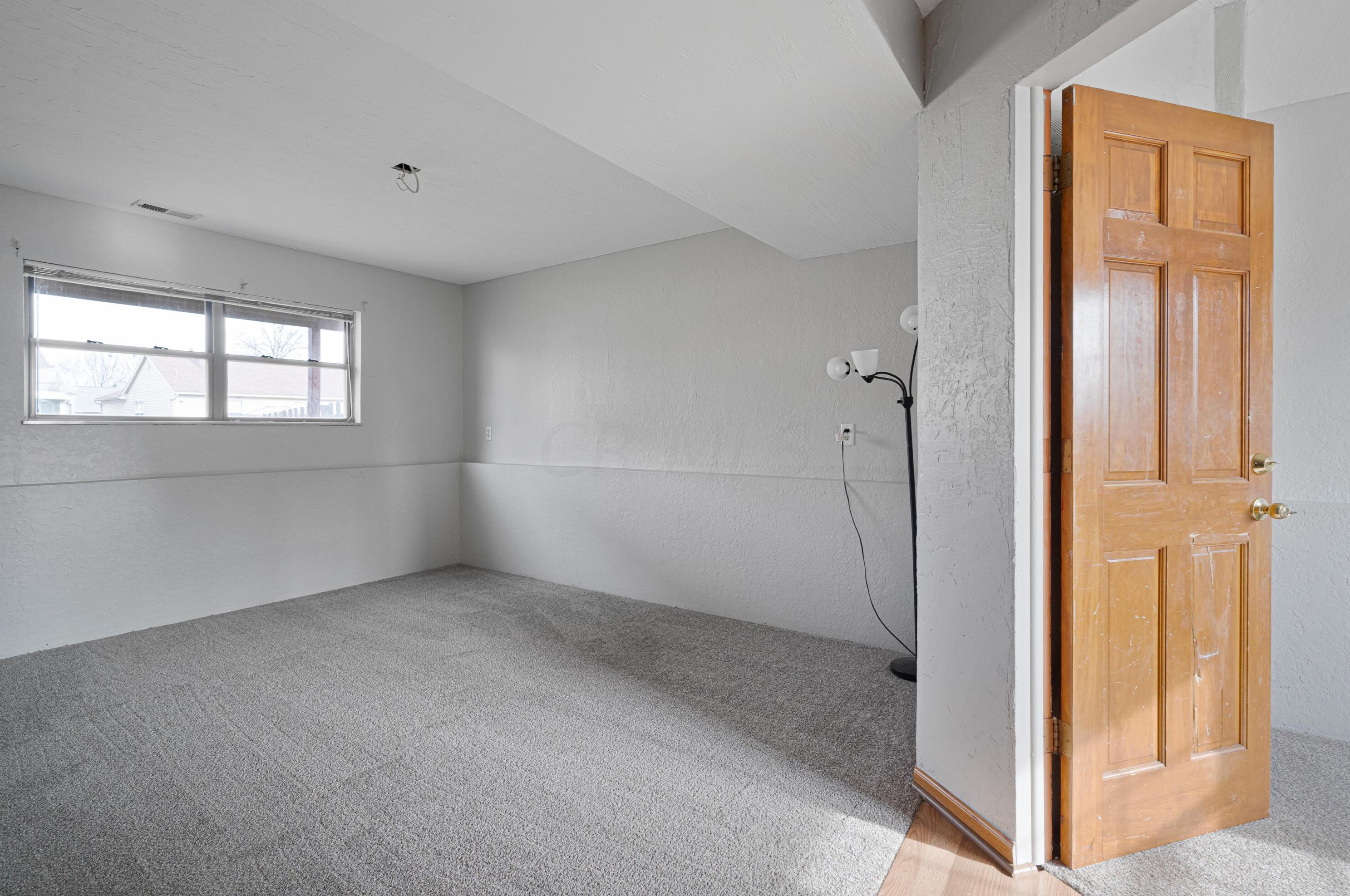 1124 Rendezvous Ln, Columbus OH 43207-7208 exterior