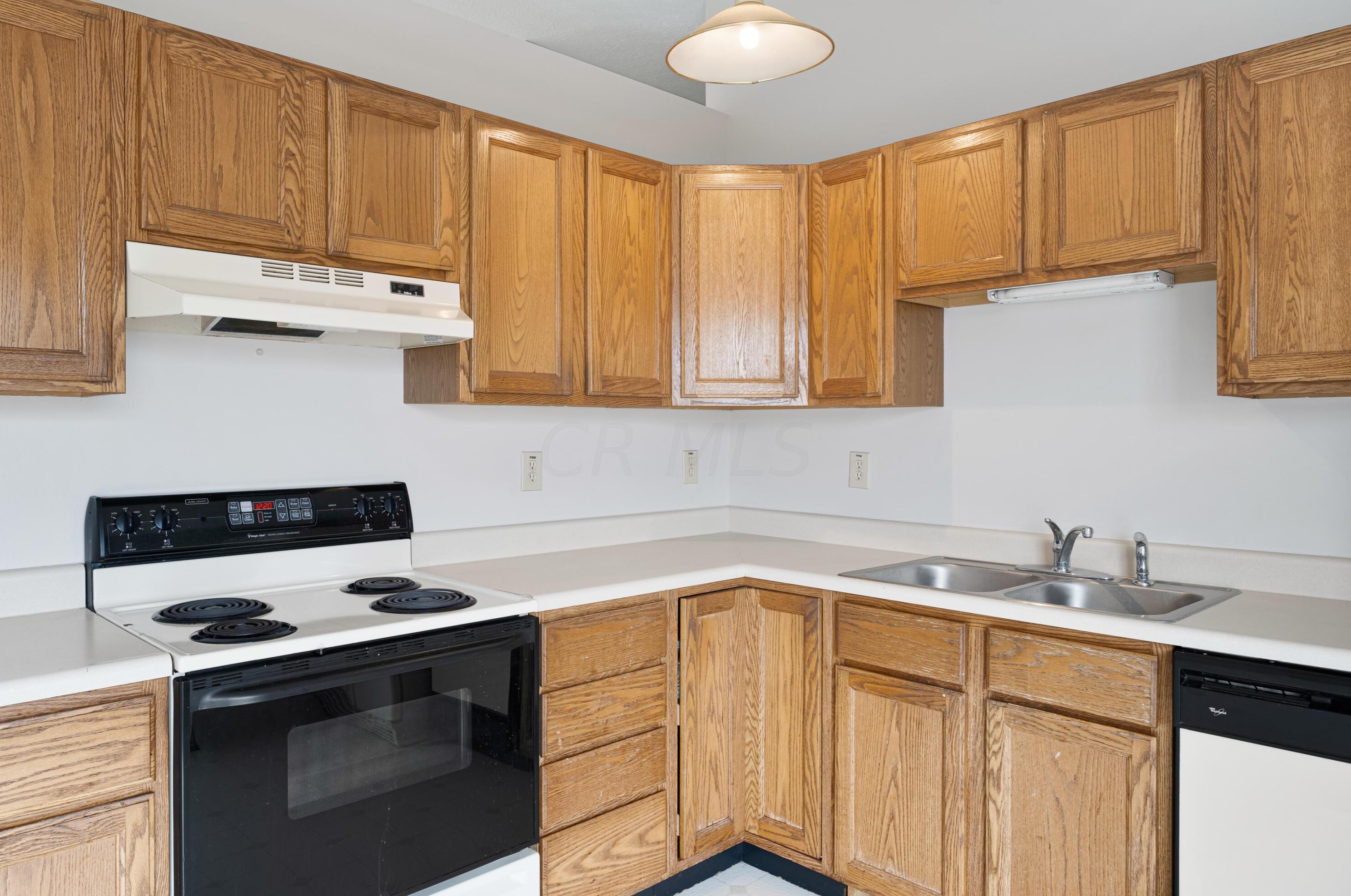 1124 Rendezvous Ln, Columbus OH 43207-7208 exterior