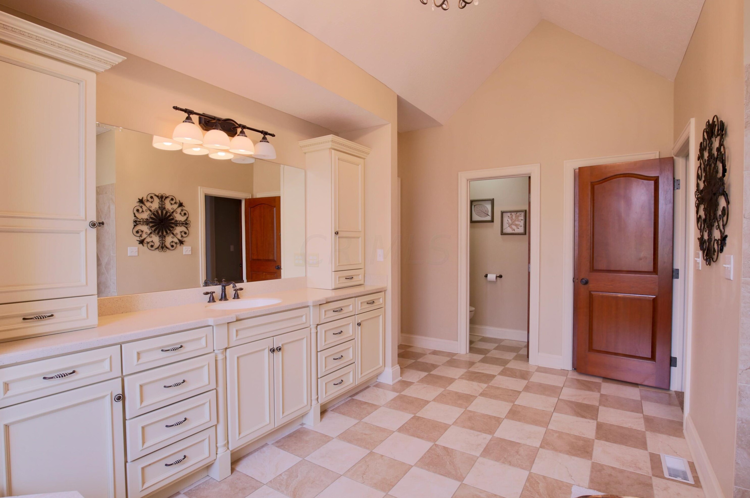 1503 Mdw Dr, Lancaster OH 43130-8280 exterior