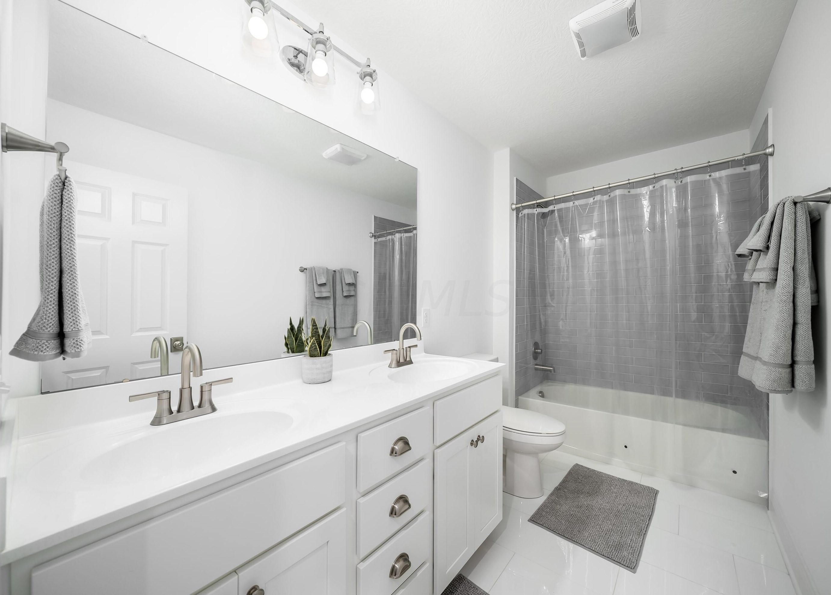 3766 Earl Ave, Columbus OH 43219-3620 exterior