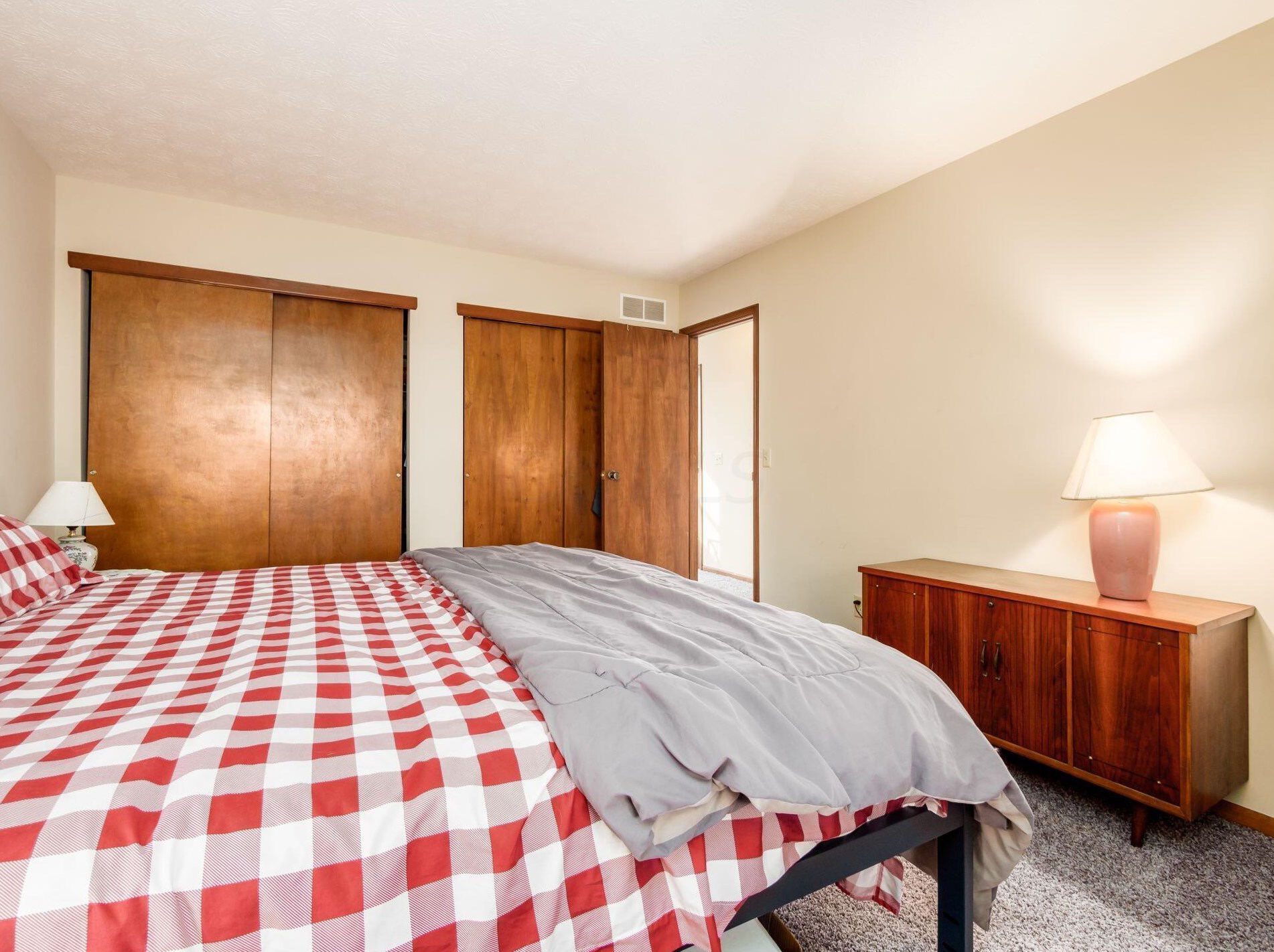 4546 Arlingate Dr, Columbus OH 43220-3068 exterior