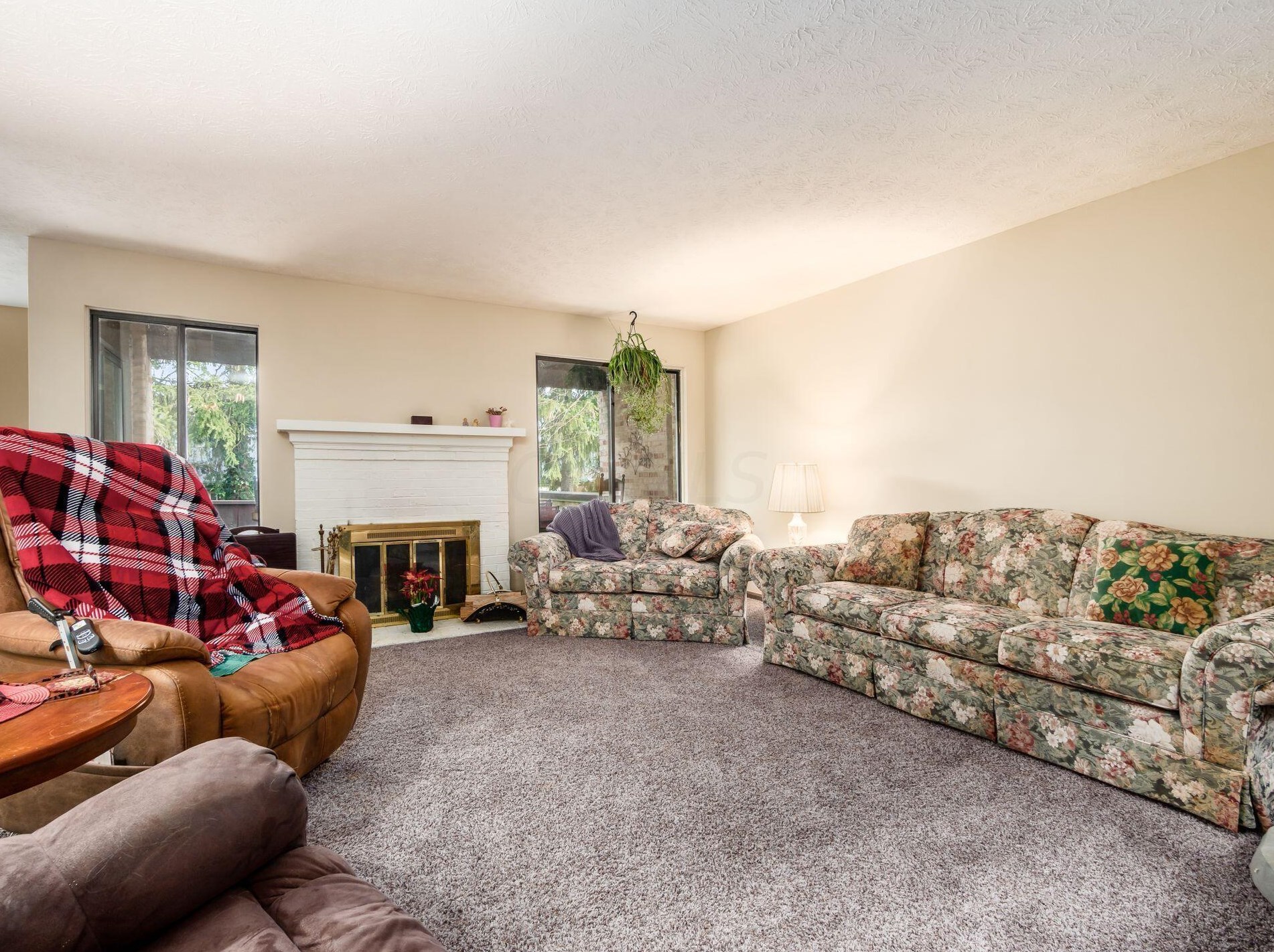 4546 Arlingate Dr, Columbus OH 43220-3068 exterior