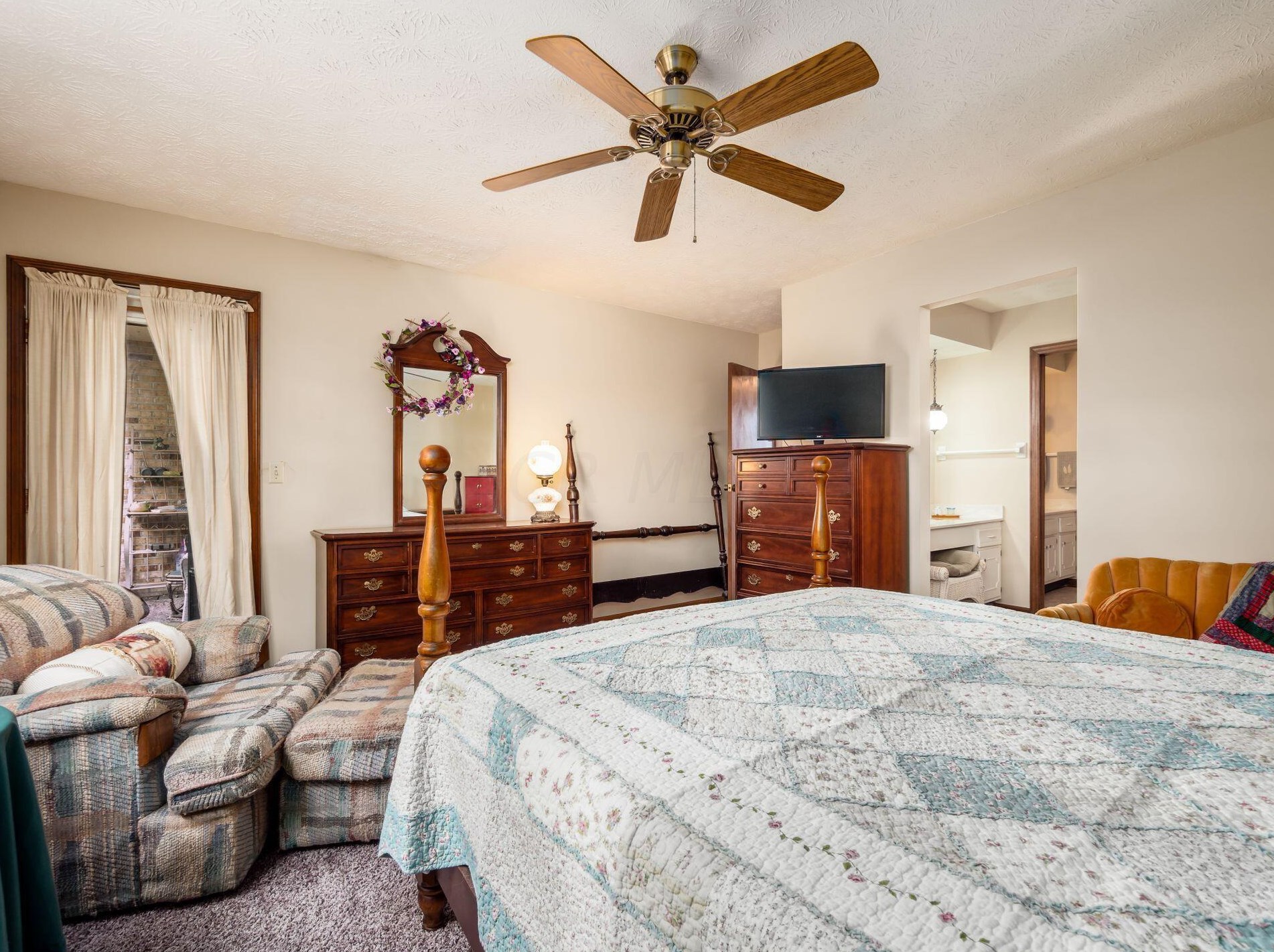 4546 Arlingate Dr, Columbus OH 43220-3068 exterior