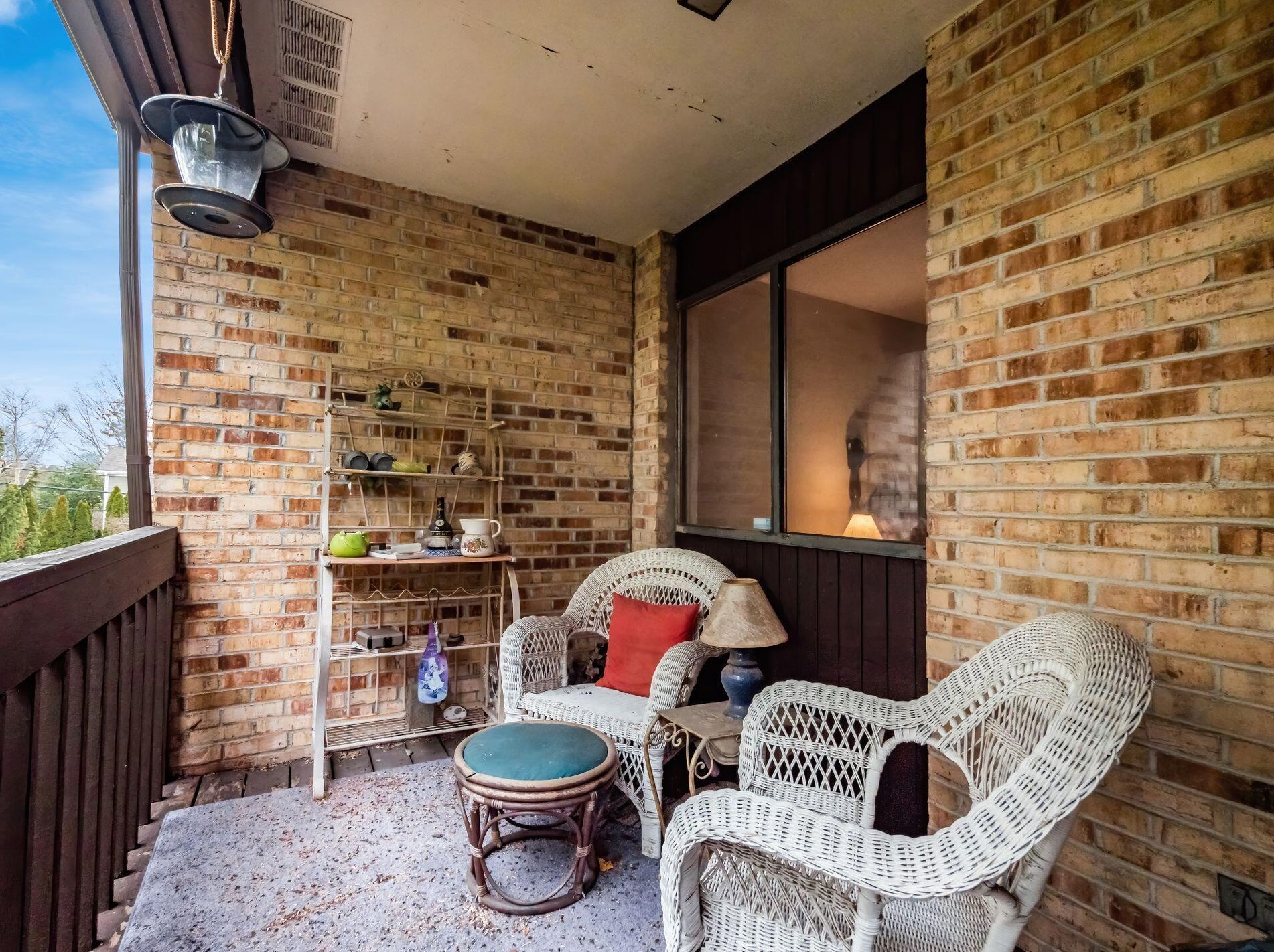 4546 Arlingate Dr, Columbus OH 43220-3068 exterior