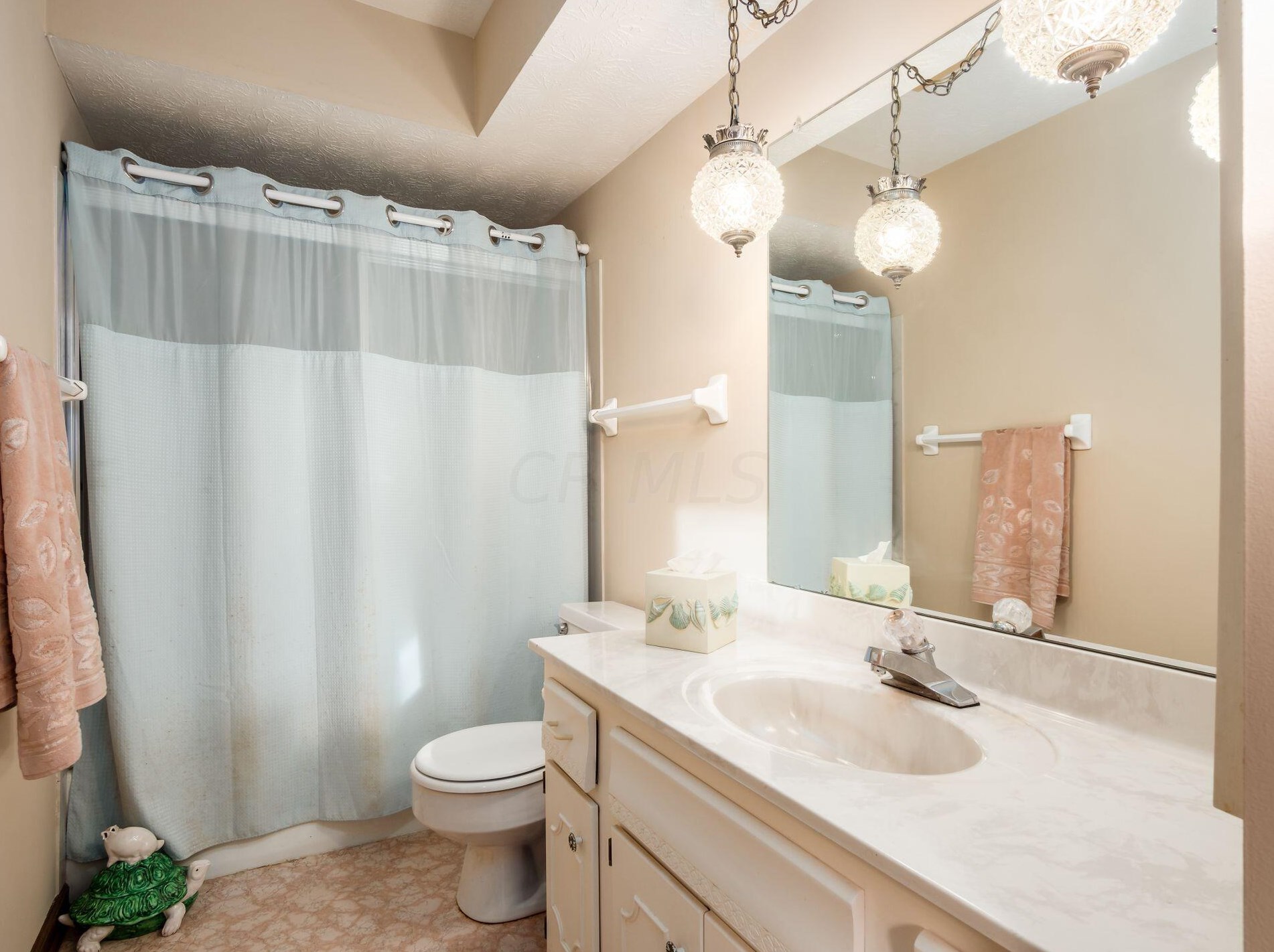 4546 Arlingate Dr, Columbus OH 43220-3068 exterior