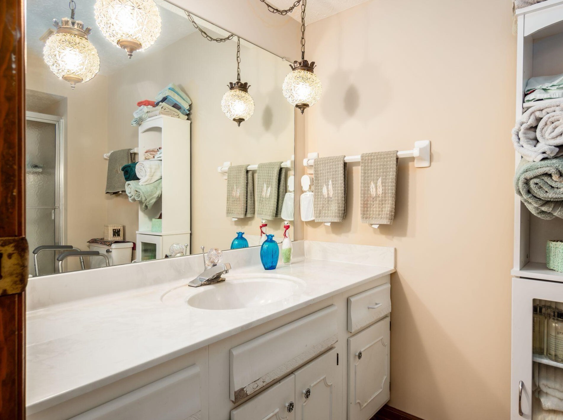 4546 Arlingate Dr, Columbus OH 43220-3068 exterior