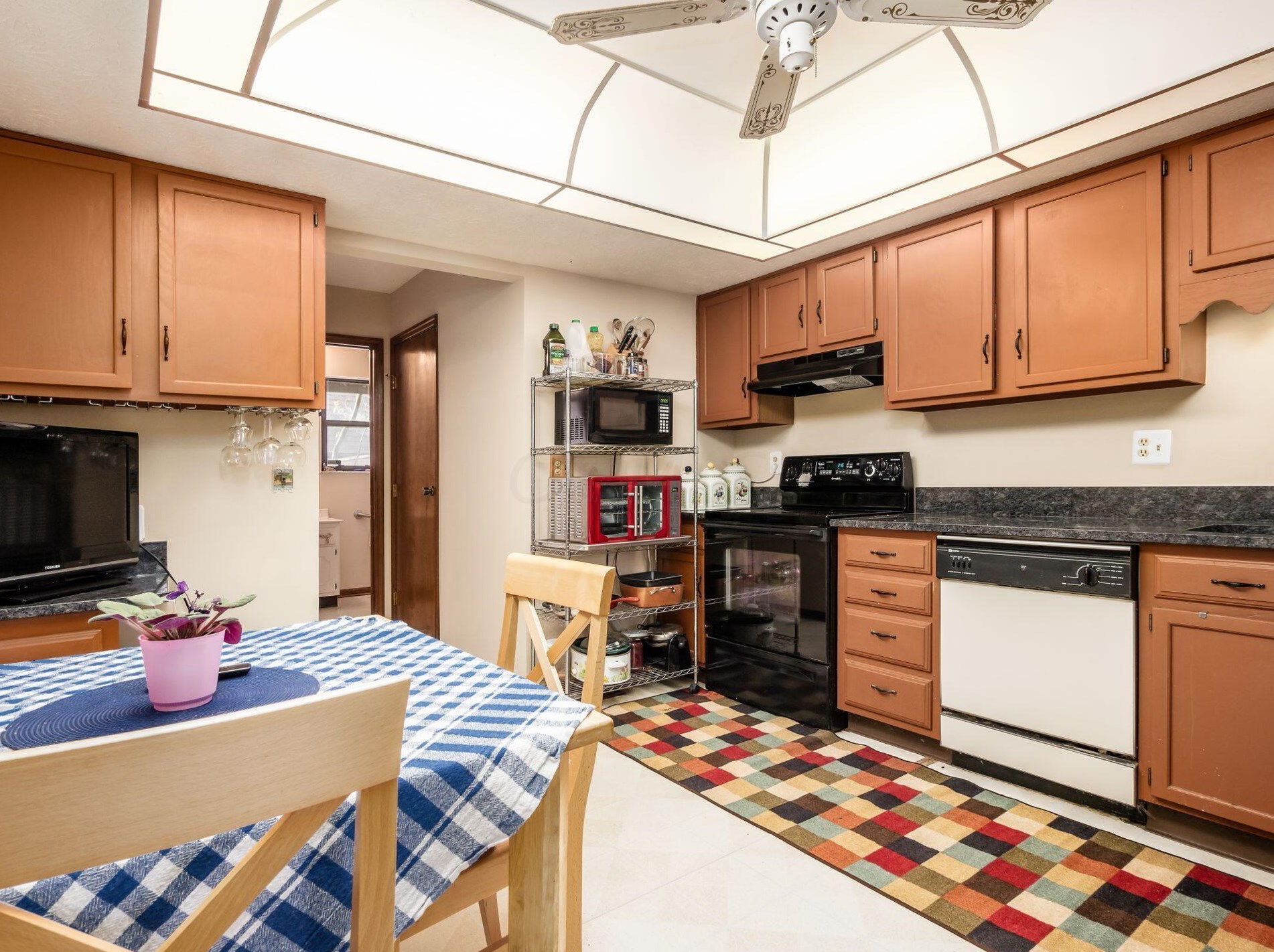 4546 Arlingate Dr, Columbus OH 43220-3068 exterior