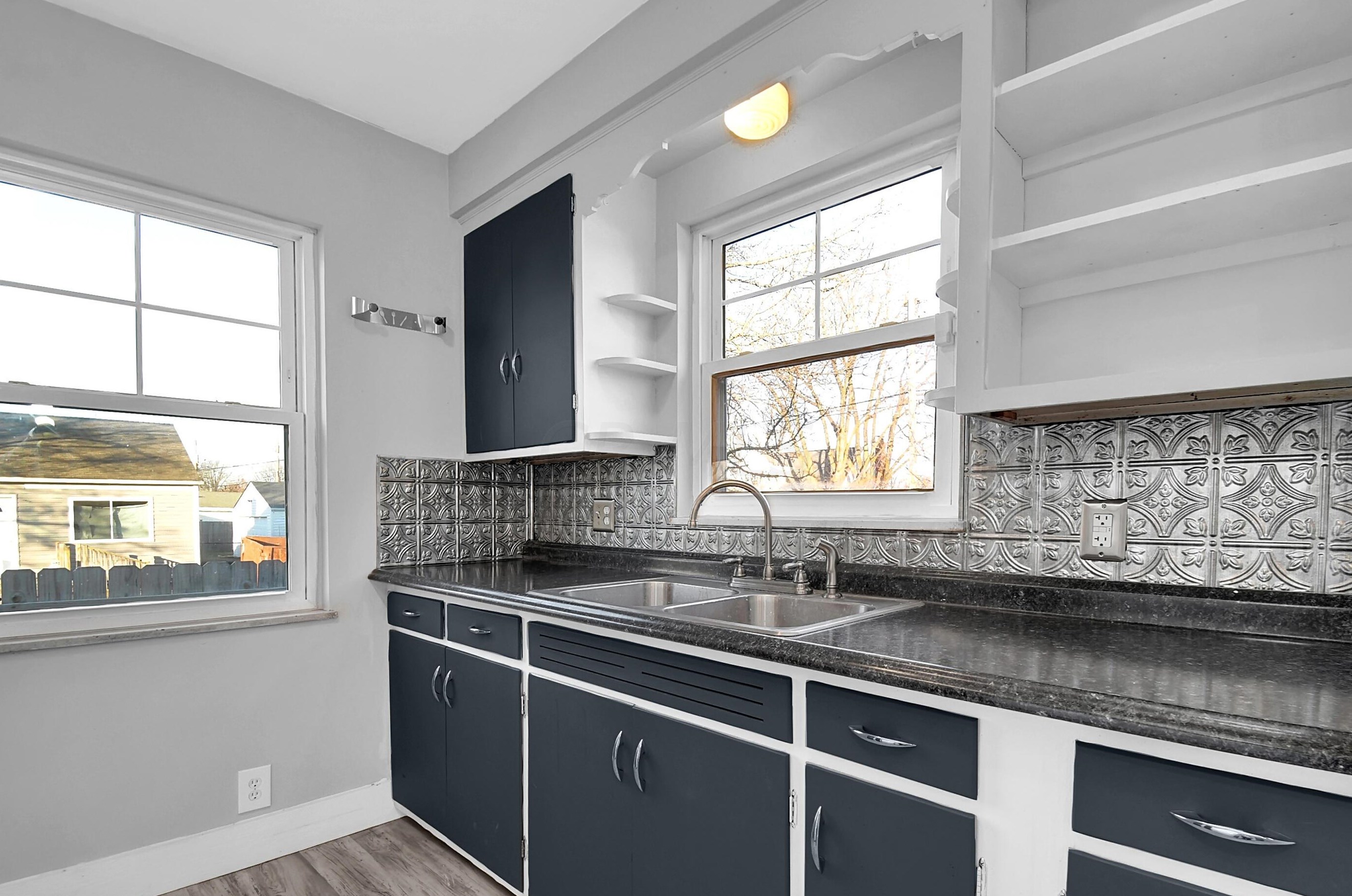 502 Derrer Rd, Columbus OH 43204-1145 exterior