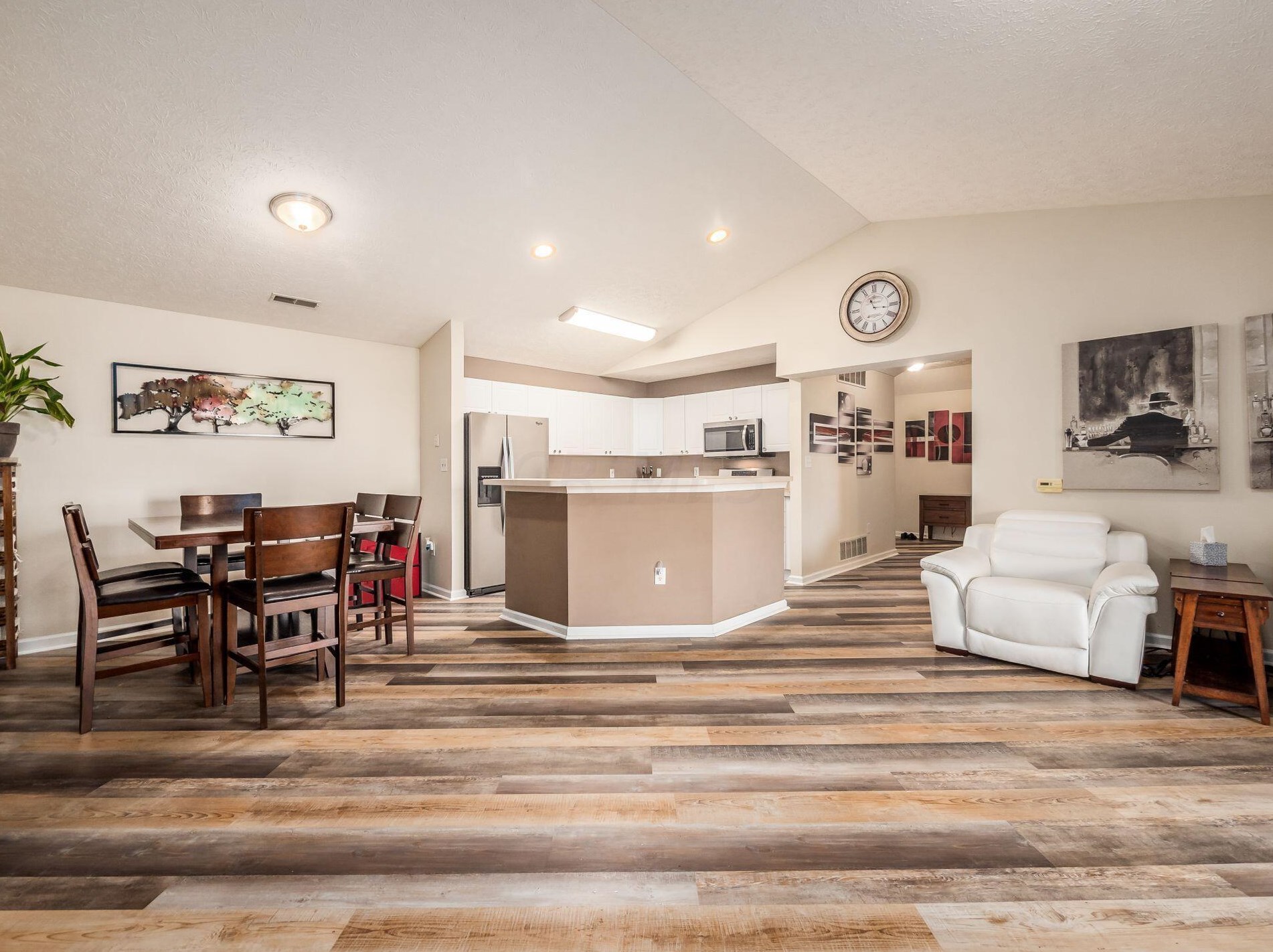 1955 Fortstone Ln, Columbus OH exterior