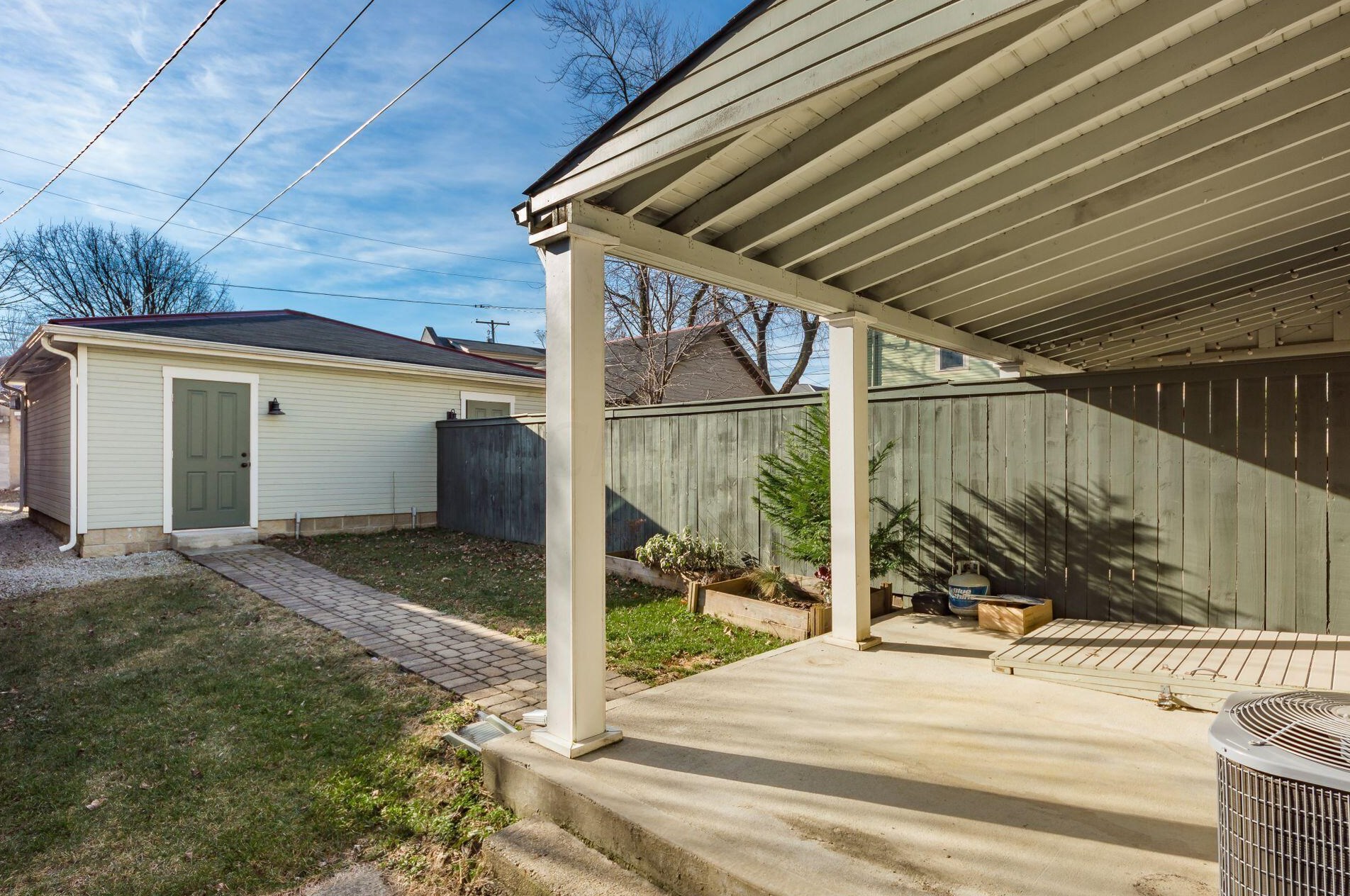 161 4 Ave, Columbus OH 43201-3770 exterior