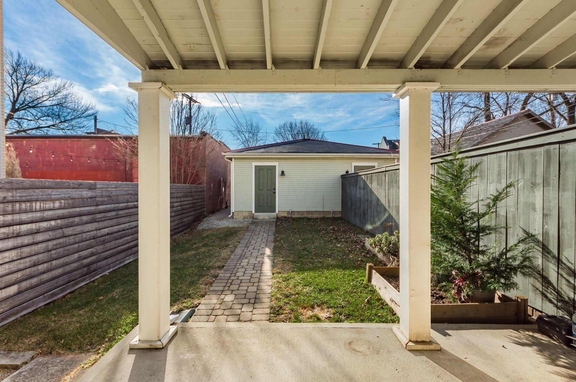 161 4 Ave, Columbus OH 43201-3770 exterior