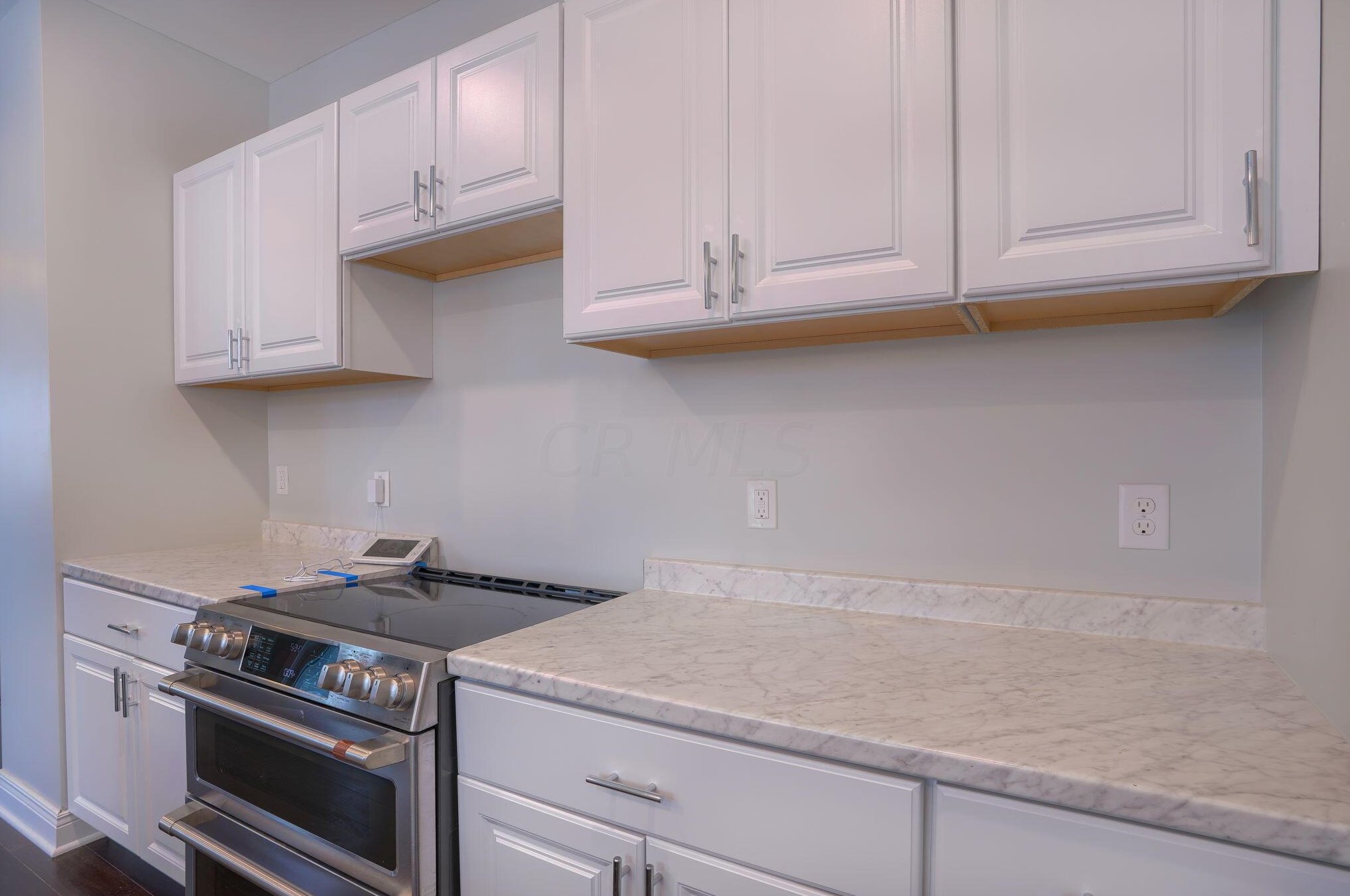 320 Clarendon Ave, Columbus OH 43223-1052 exterior