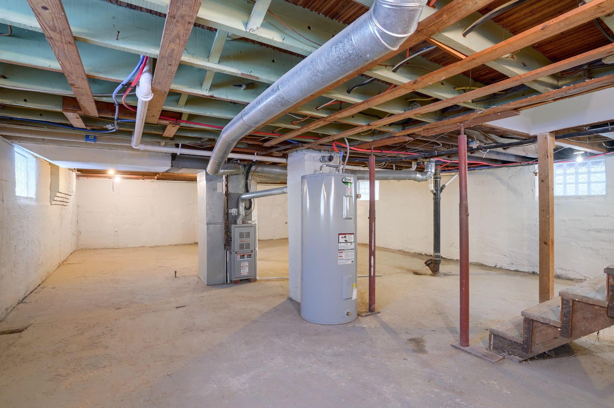 320 Clarendon Ave, Columbus OH 43223-1052 exterior