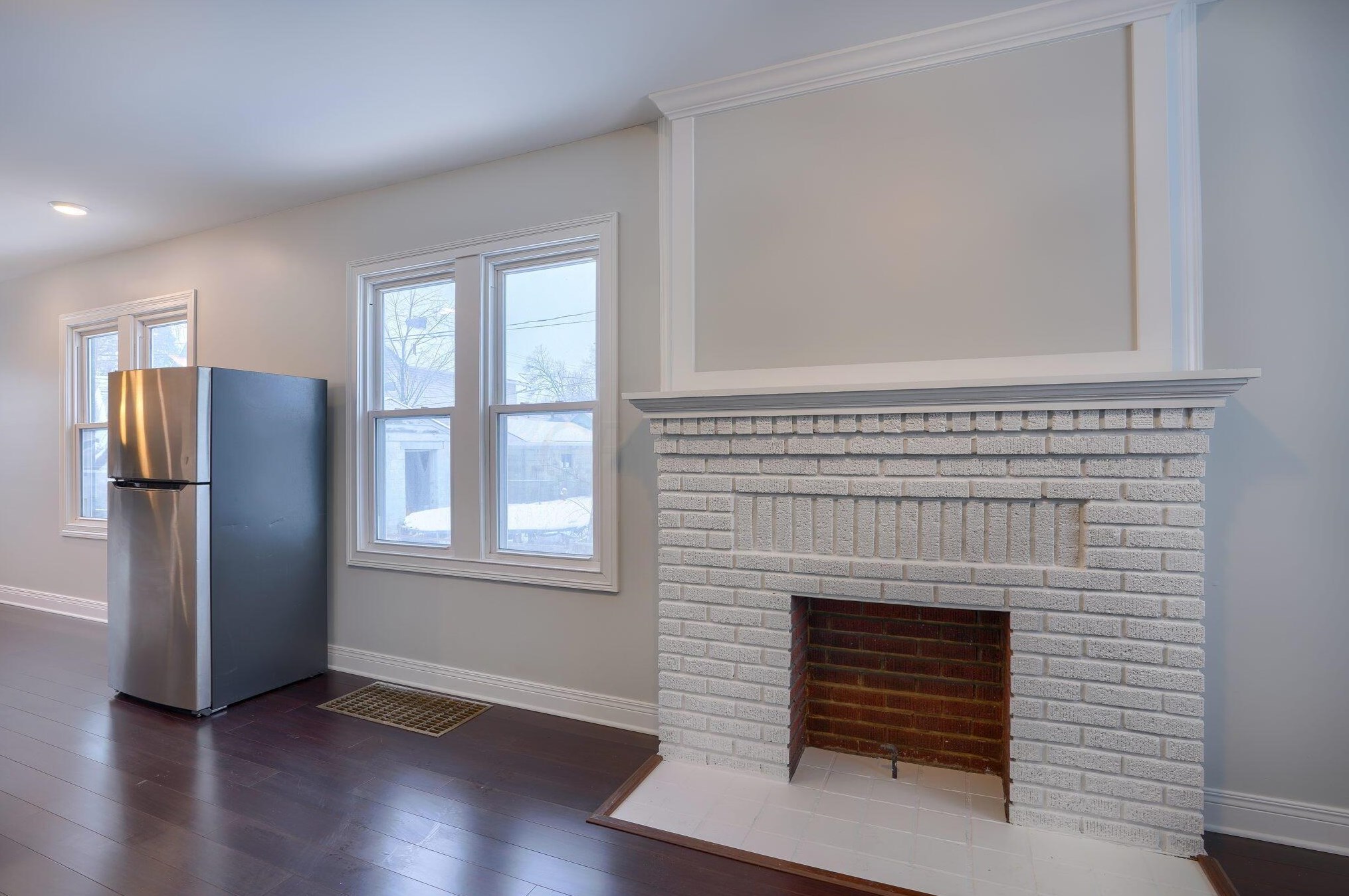 320 Clarendon Ave, Columbus OH 43223-1052 exterior