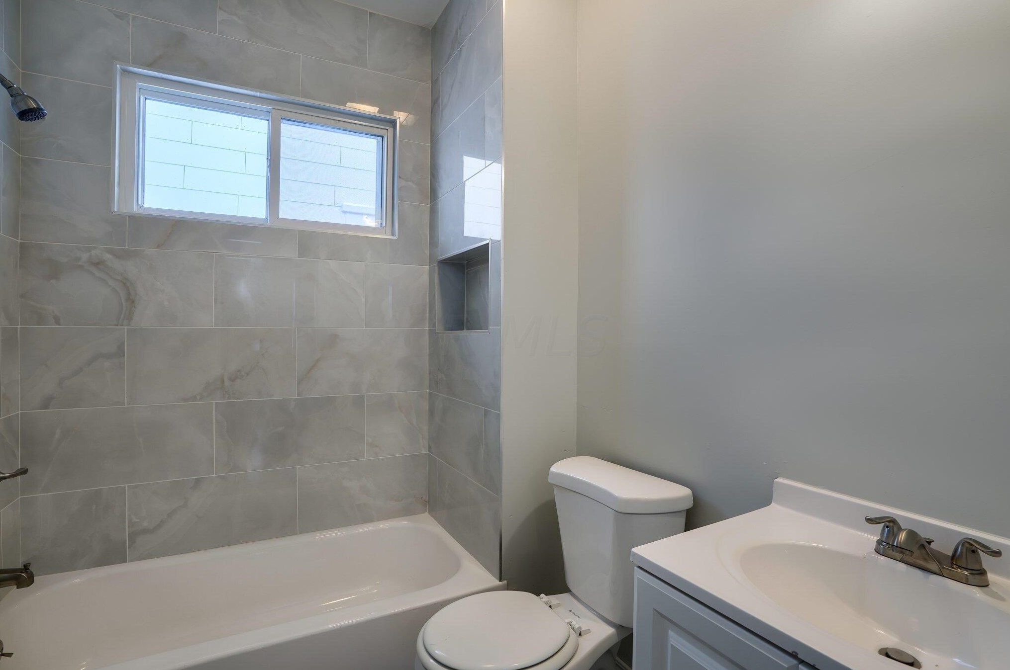 320 Clarendon Ave, Columbus OH 43223-1052 exterior