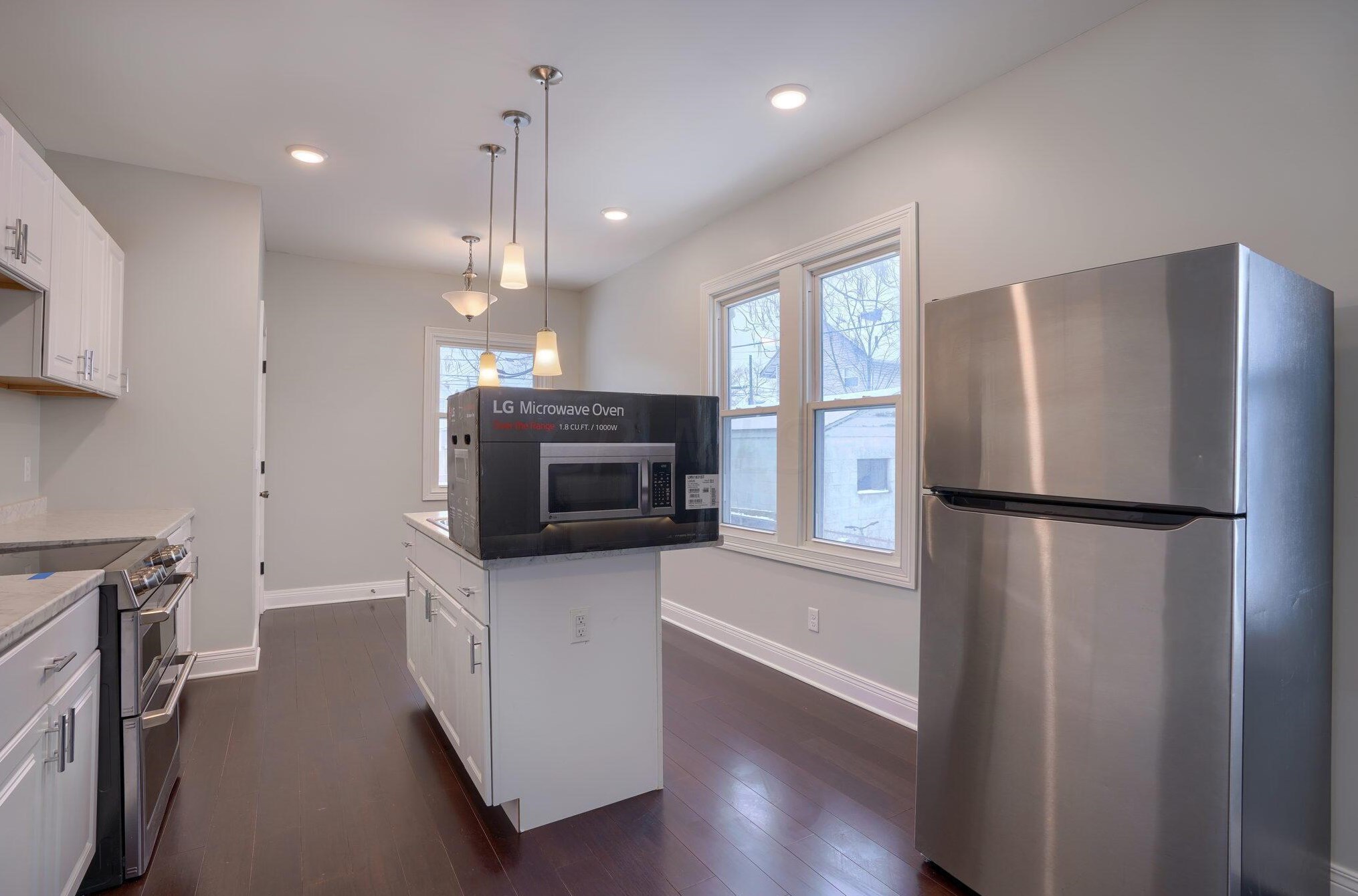 320 Clarendon Ave, Columbus OH 43223-1052 exterior