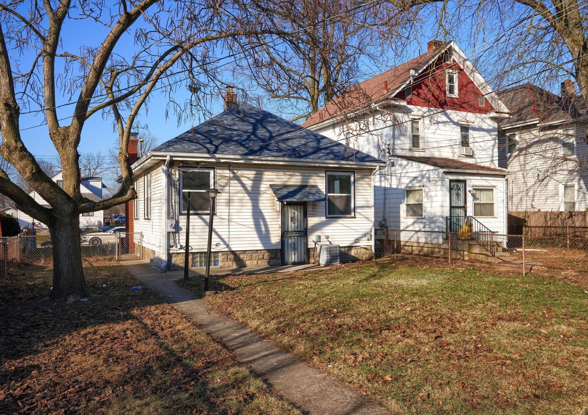 320 Clarendon Ave, Columbus OH 43223-1052 exterior