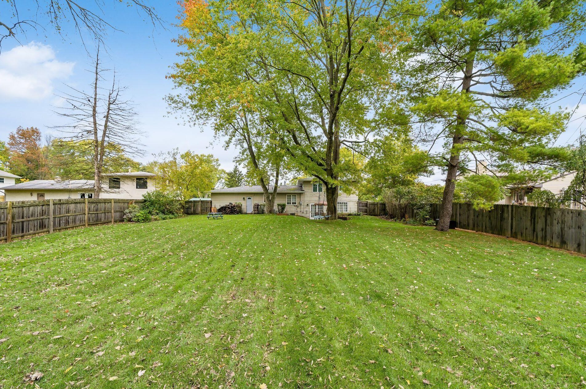 953 Larkstone, Columbus OH 43235-3422 exterior