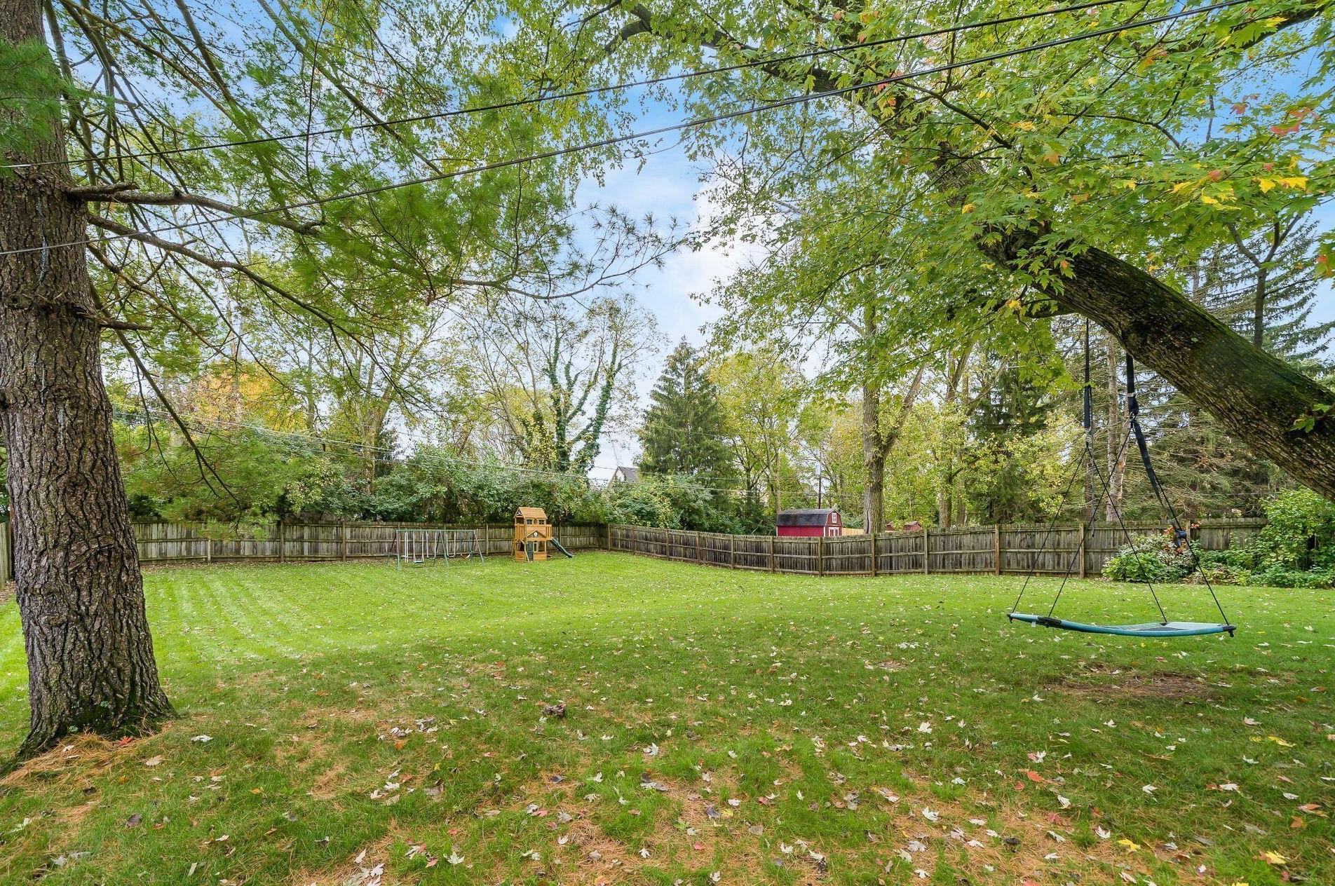 953 Larkstone, Columbus OH 43235-3422 exterior