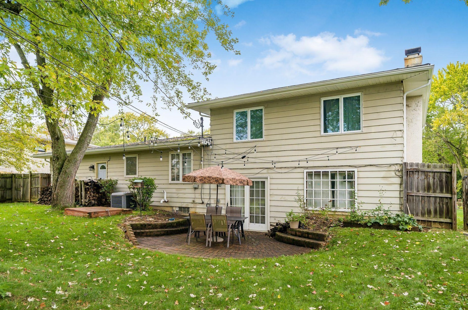 953 Larkstone, Columbus OH 43235-3422 exterior