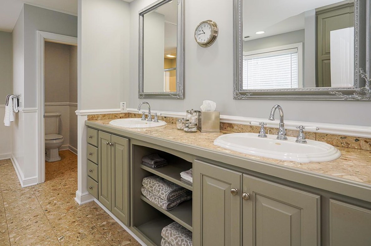 1475 Essex Rd, Columbus OH 43221-3841 exterior