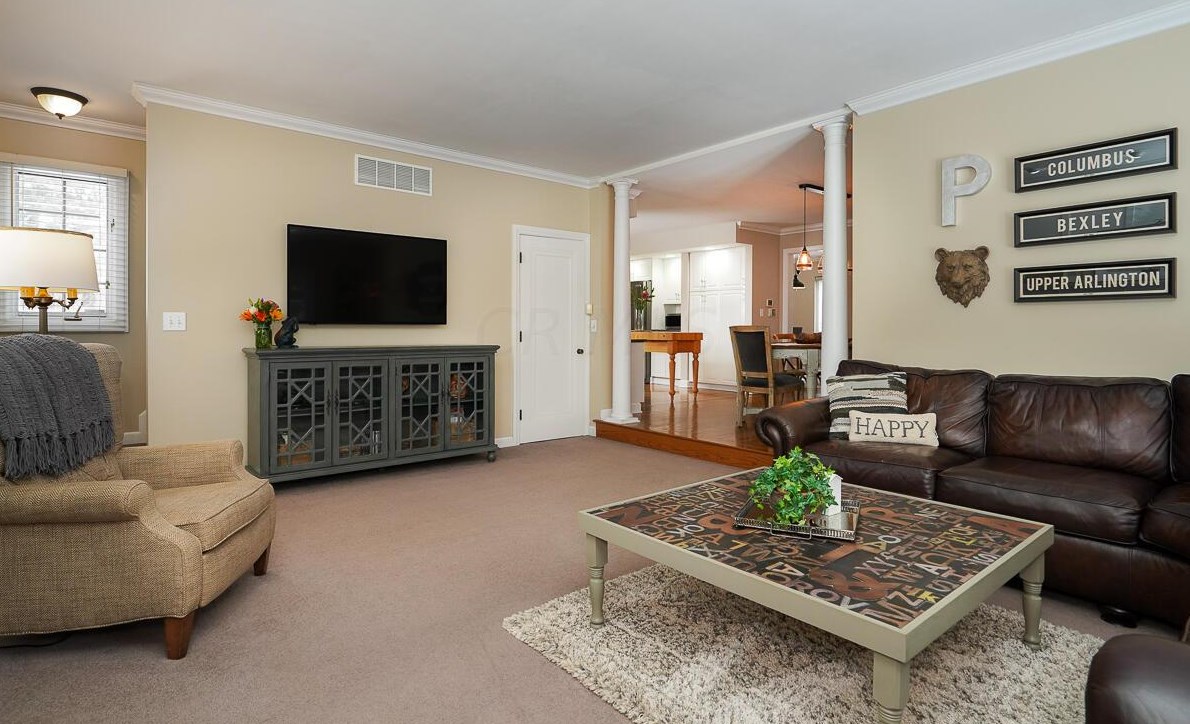 1475 Essex Rd, Columbus OH 43221-3841 exterior