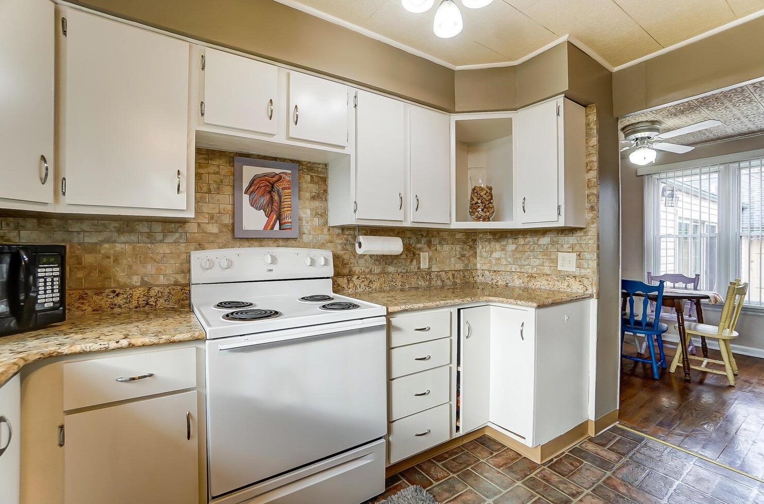 3032 Wicklow Rd, Columbus OH 43204-2554 exterior