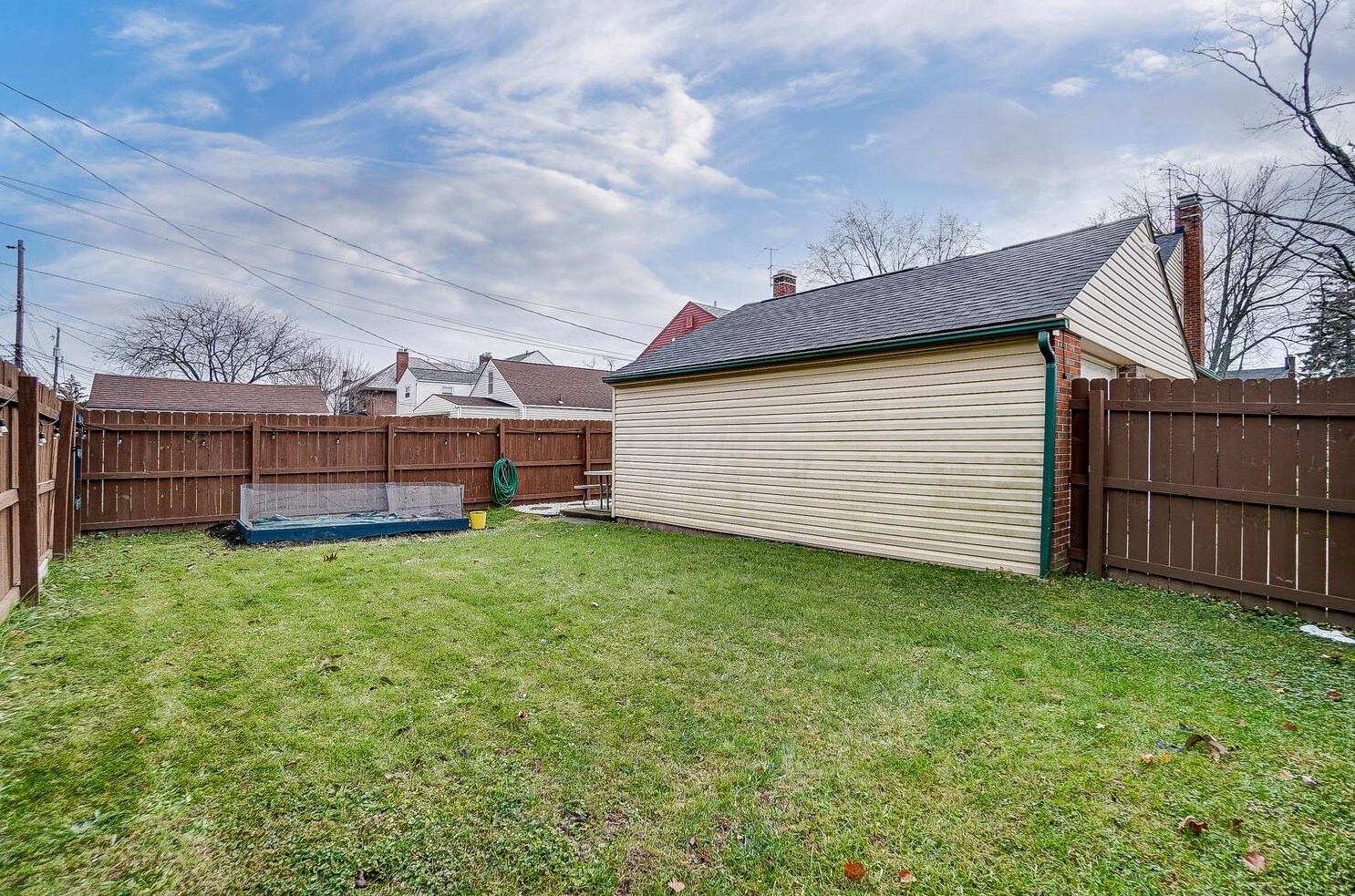 3032 Wicklow Rd, Columbus OH 43204-2554 exterior