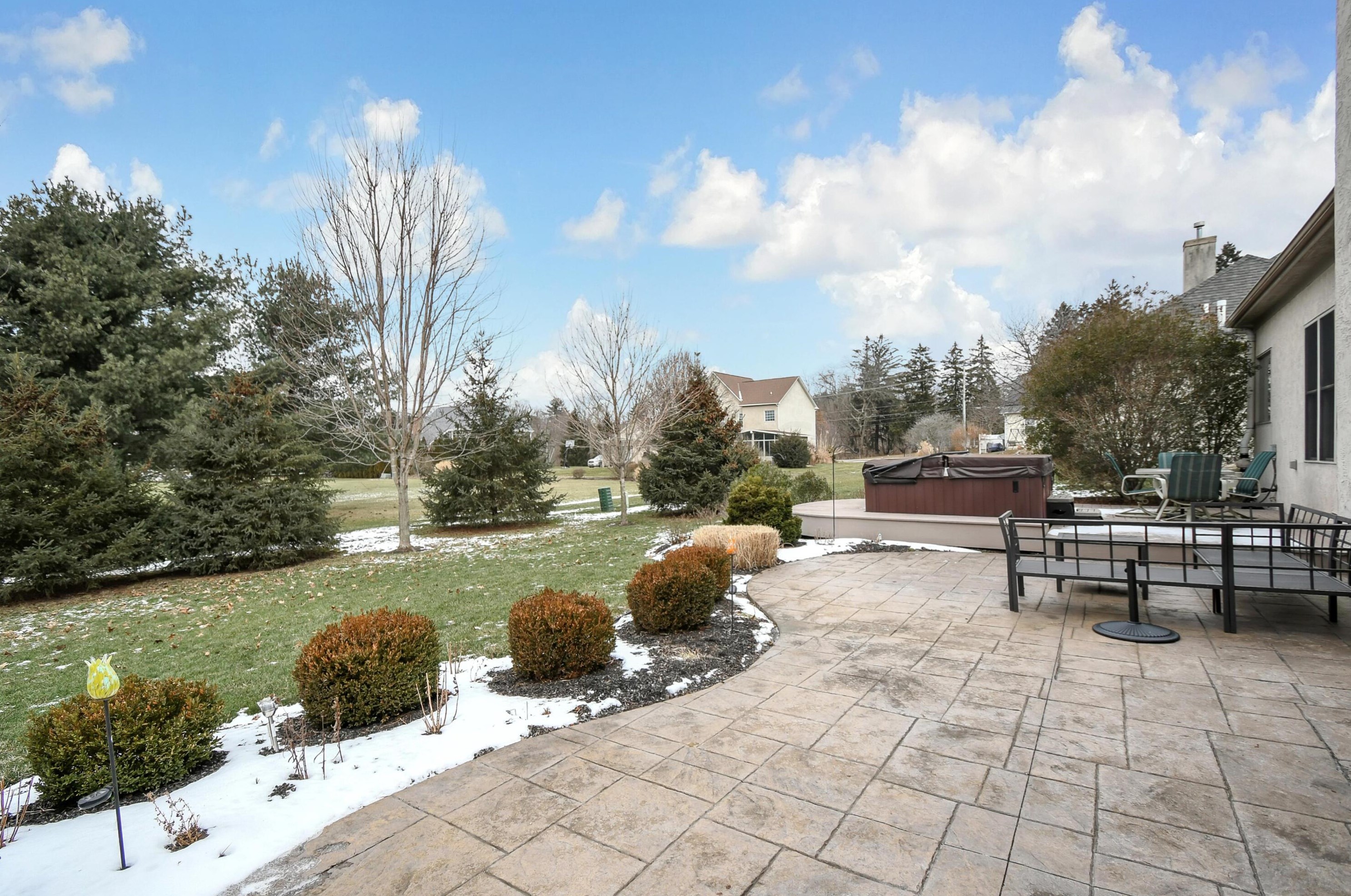 107 Autumn Rush Ct, Columbus OH 43230-8106 exterior