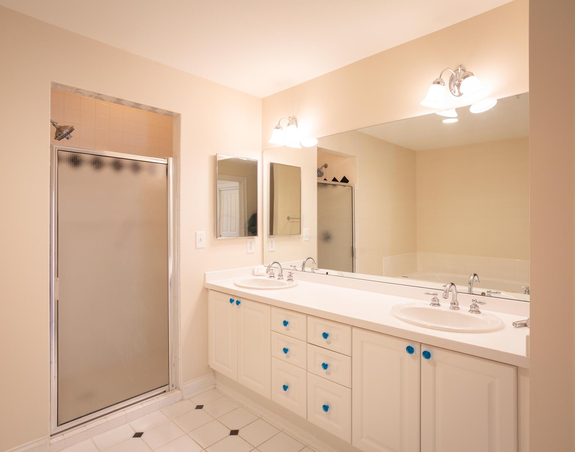 8164 Mt Air Pl, Columbus OH 43235-1358 exterior