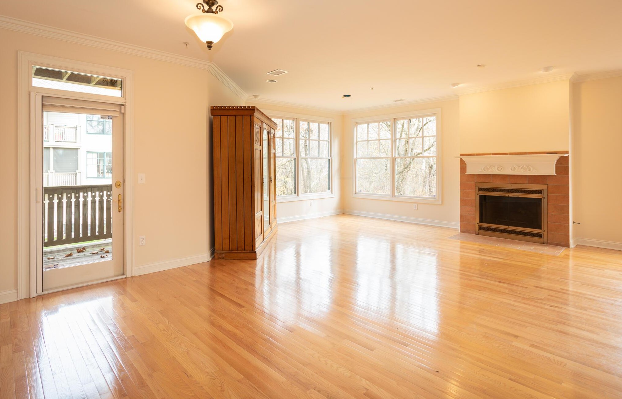 8164 Mt Air Pl, Columbus OH 43235-1358 exterior