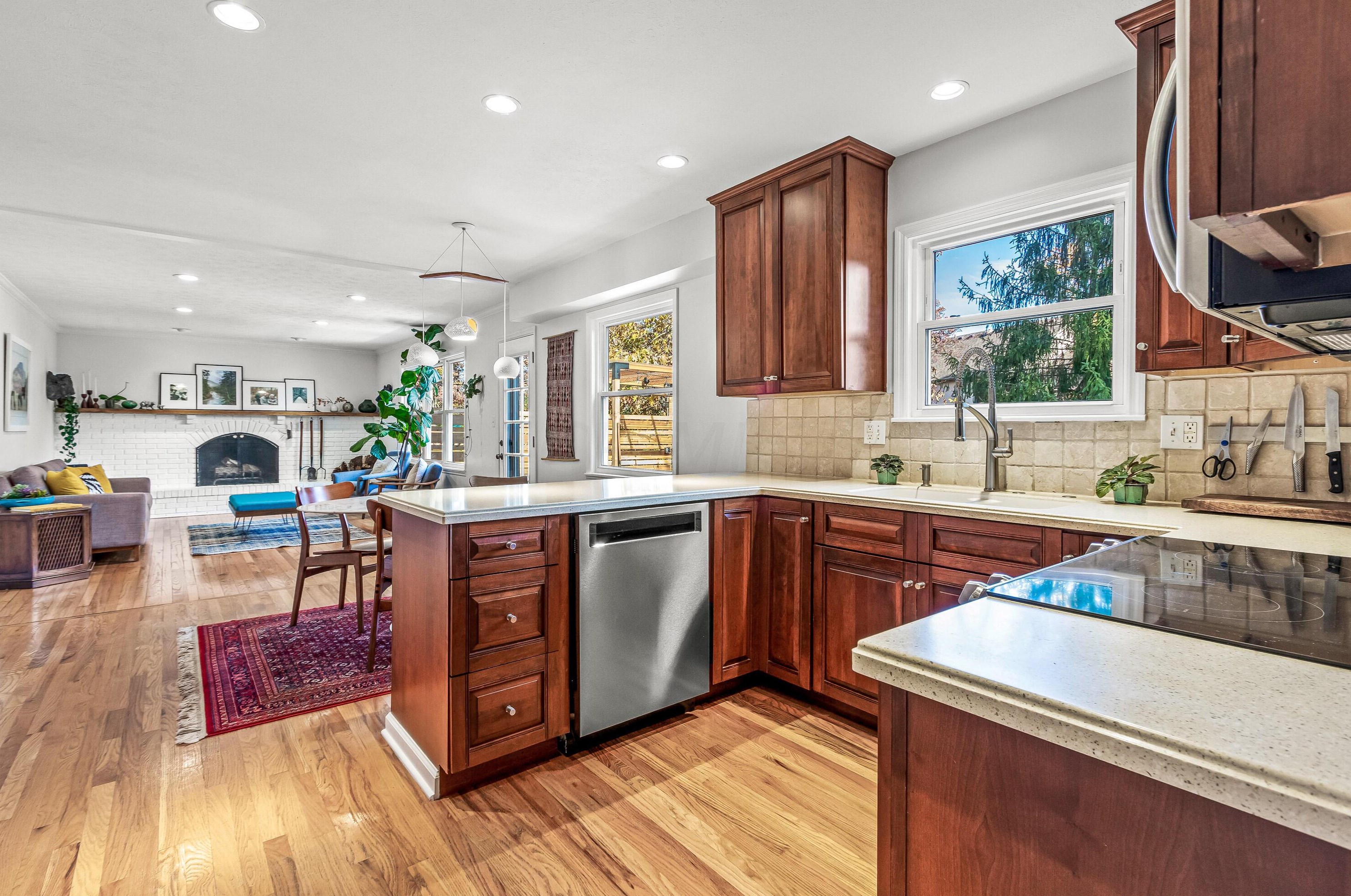 8320 Fairway Dr, Columbus OH 43235-1154 exterior