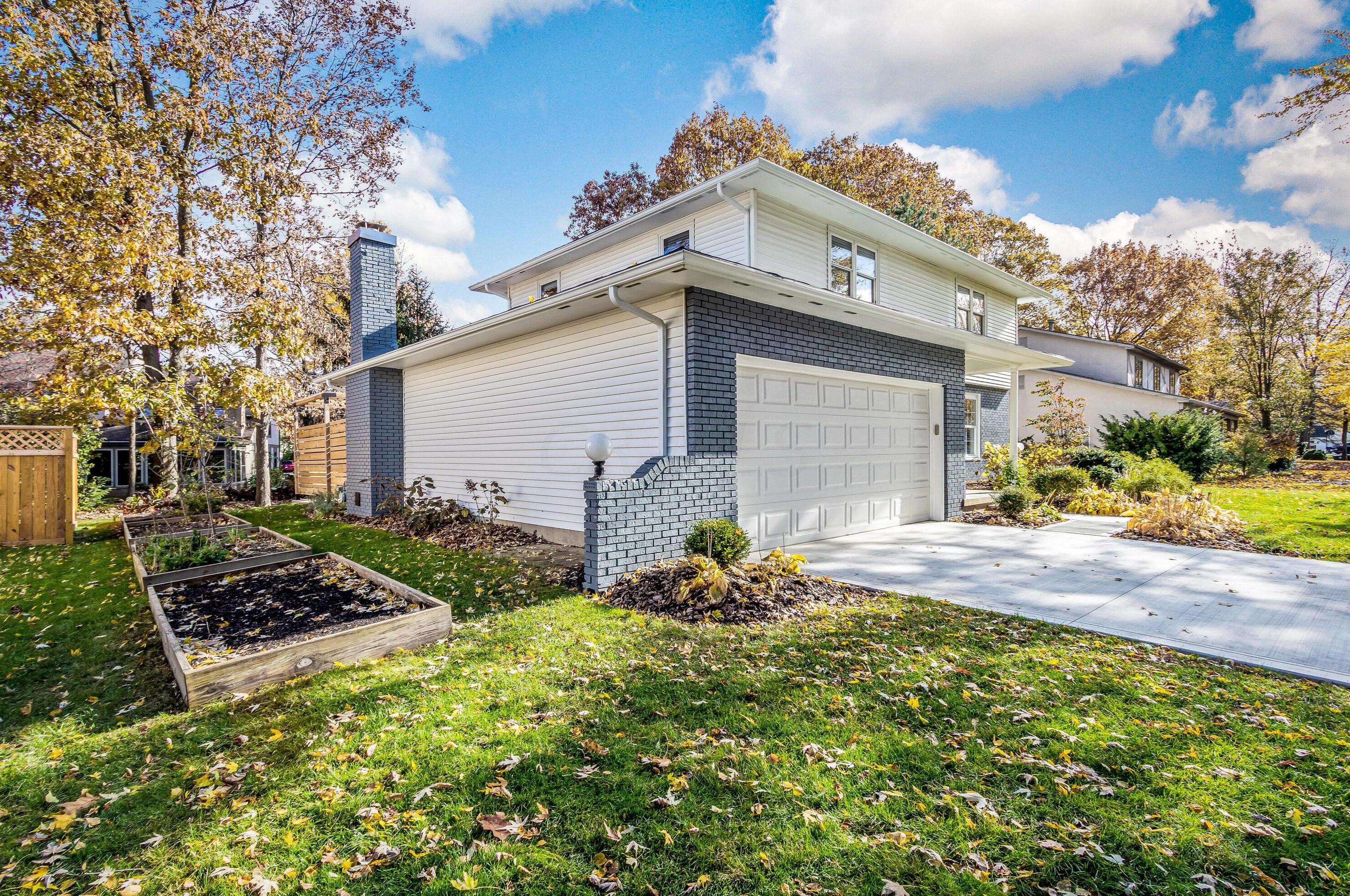 8320 Fairway Dr, Columbus OH 43235-1154 exterior