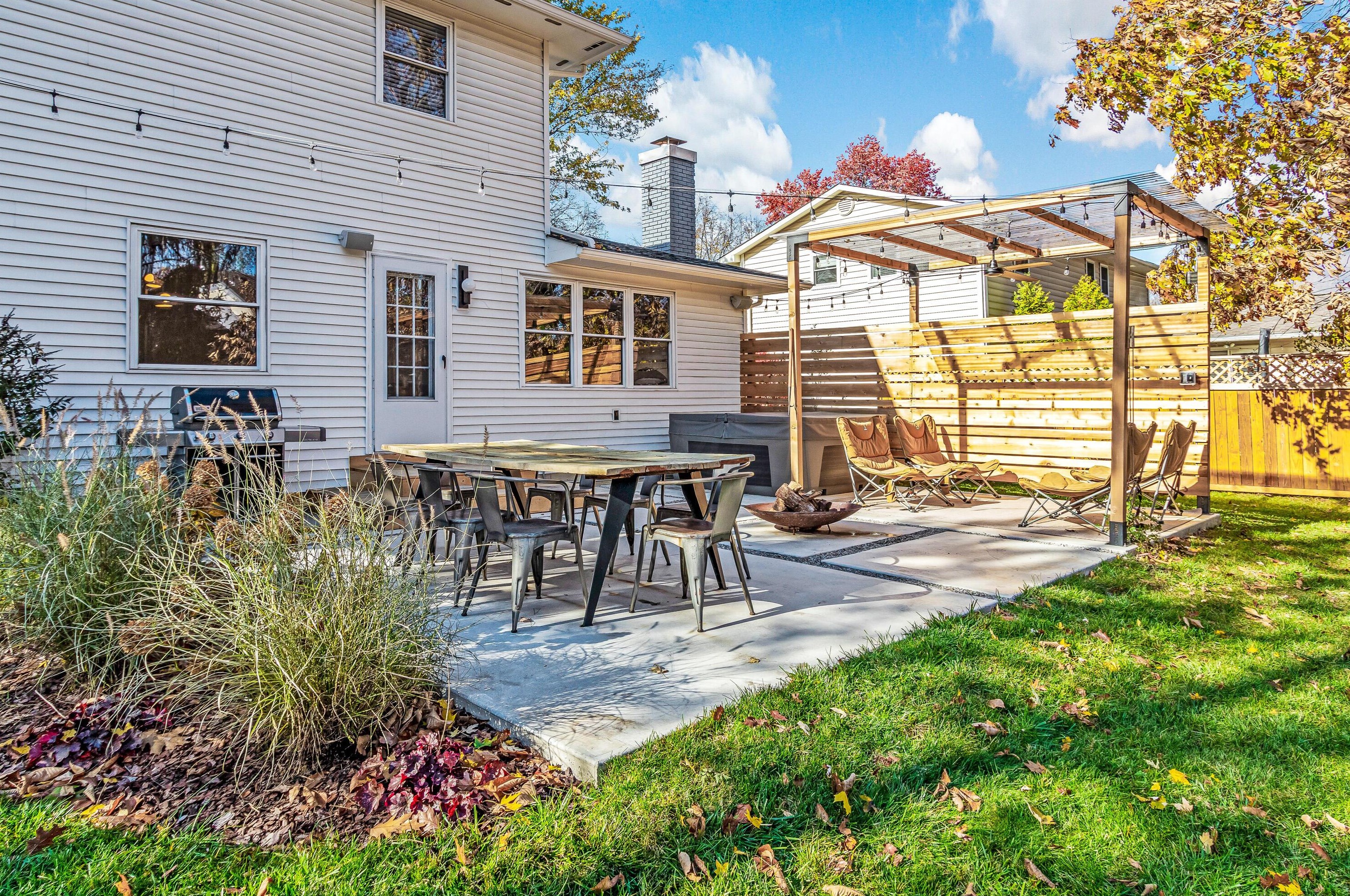 8320 Fairway Dr, Columbus OH 43235-1154 exterior